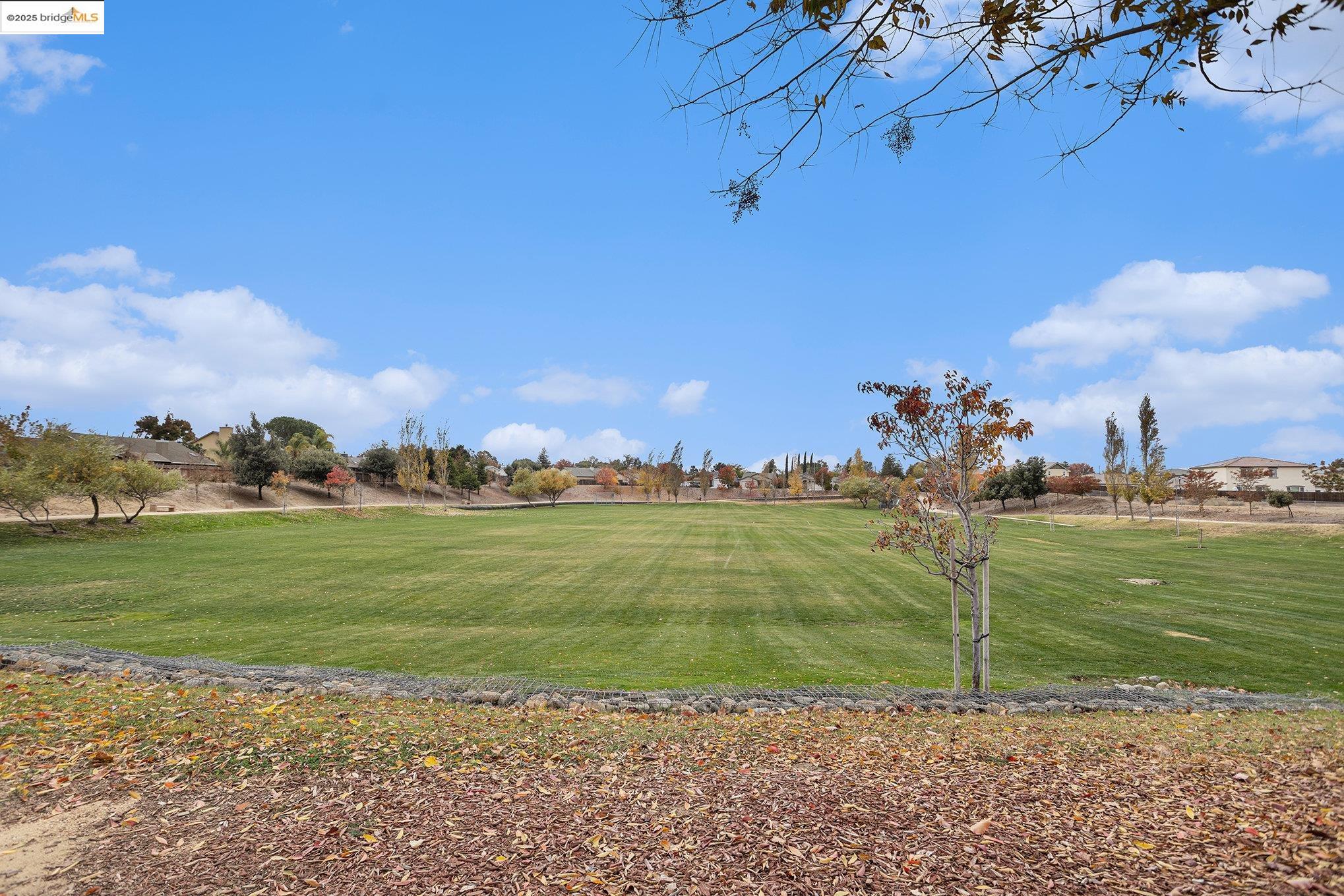 4695 La Vista Dr