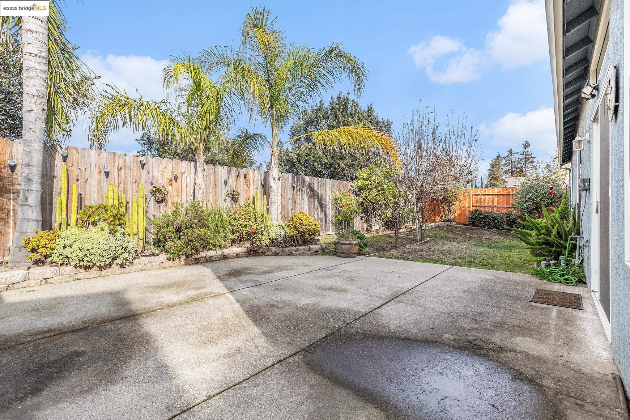 4695 La Vista Dr