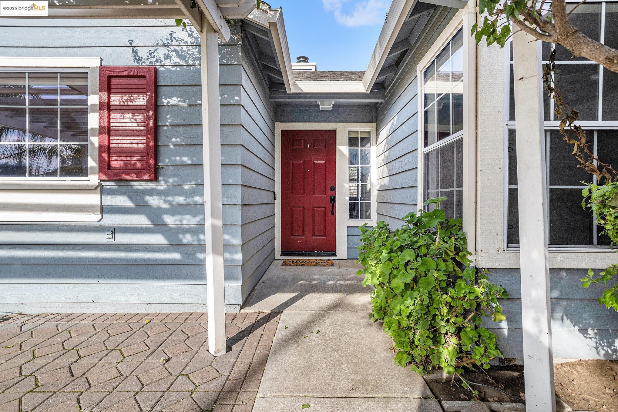 4695 La Vista Dr