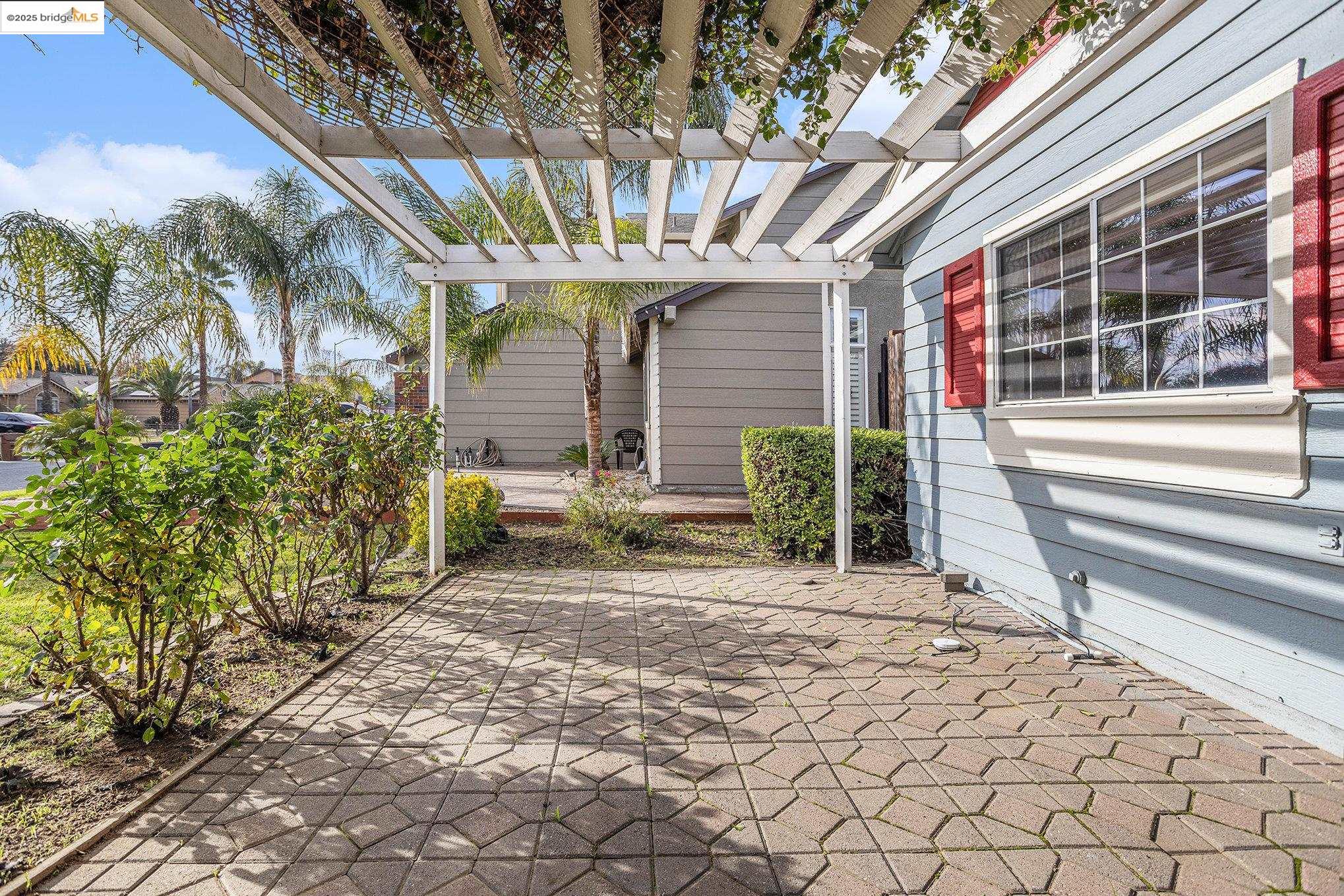 4695 La Vista Dr