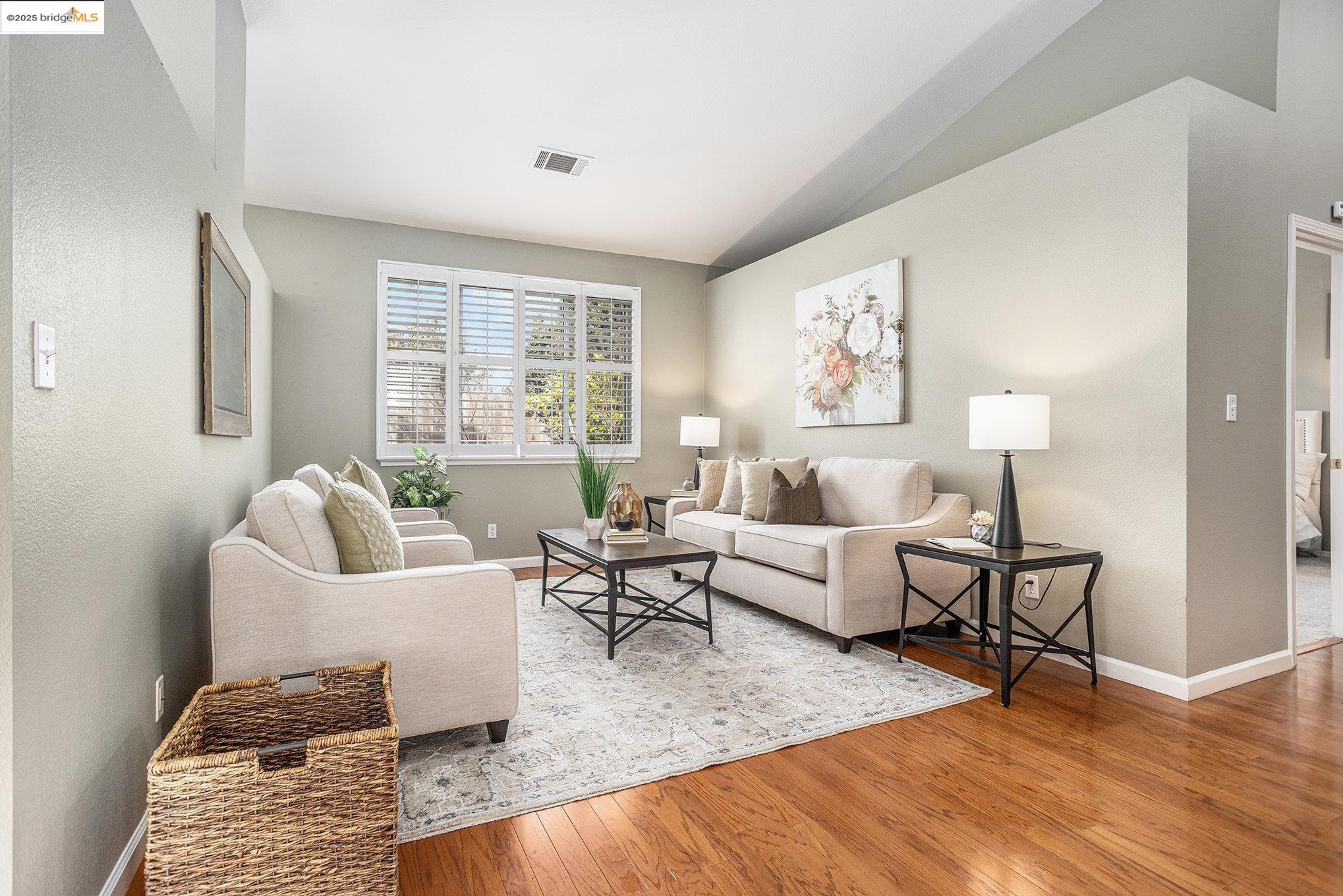 4695 La Vista Dr
