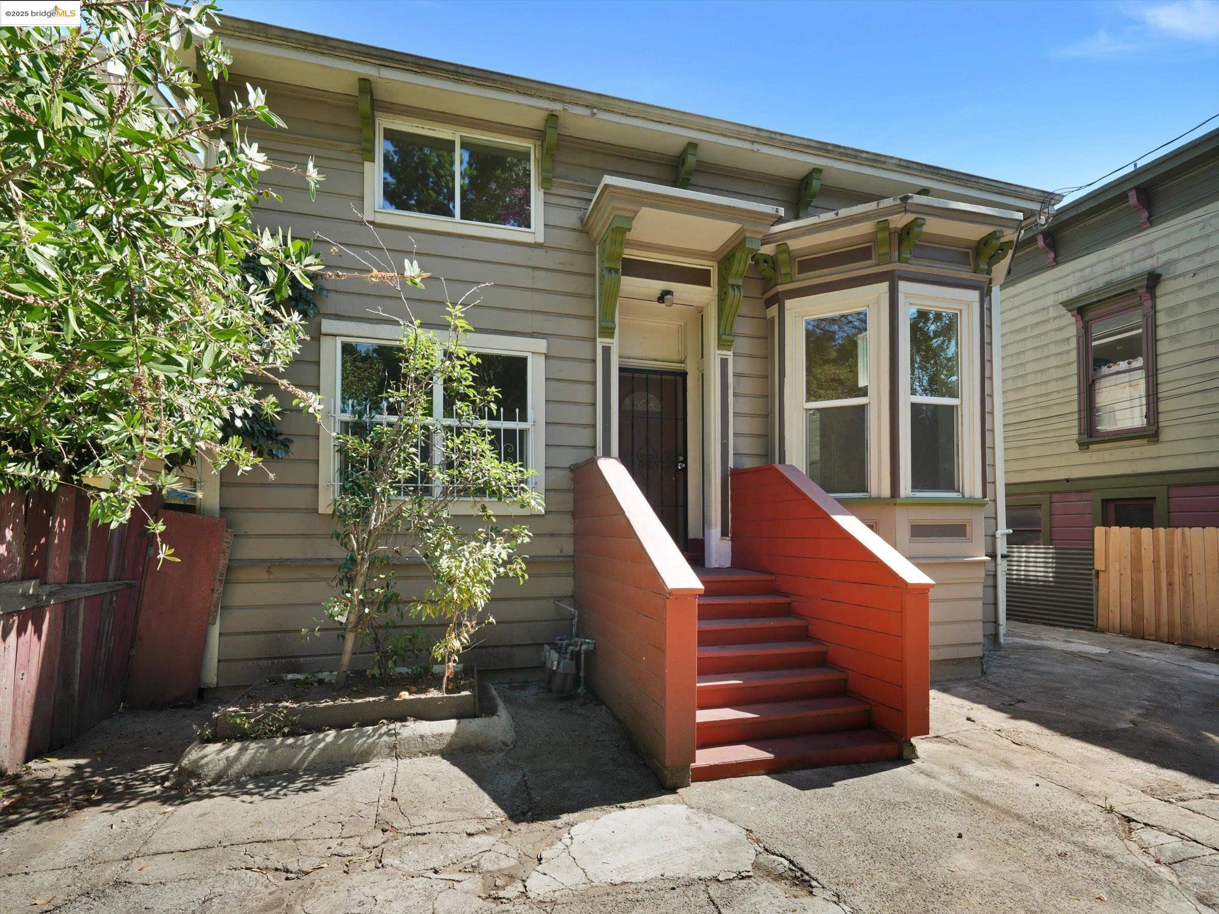 1102 Chester St
