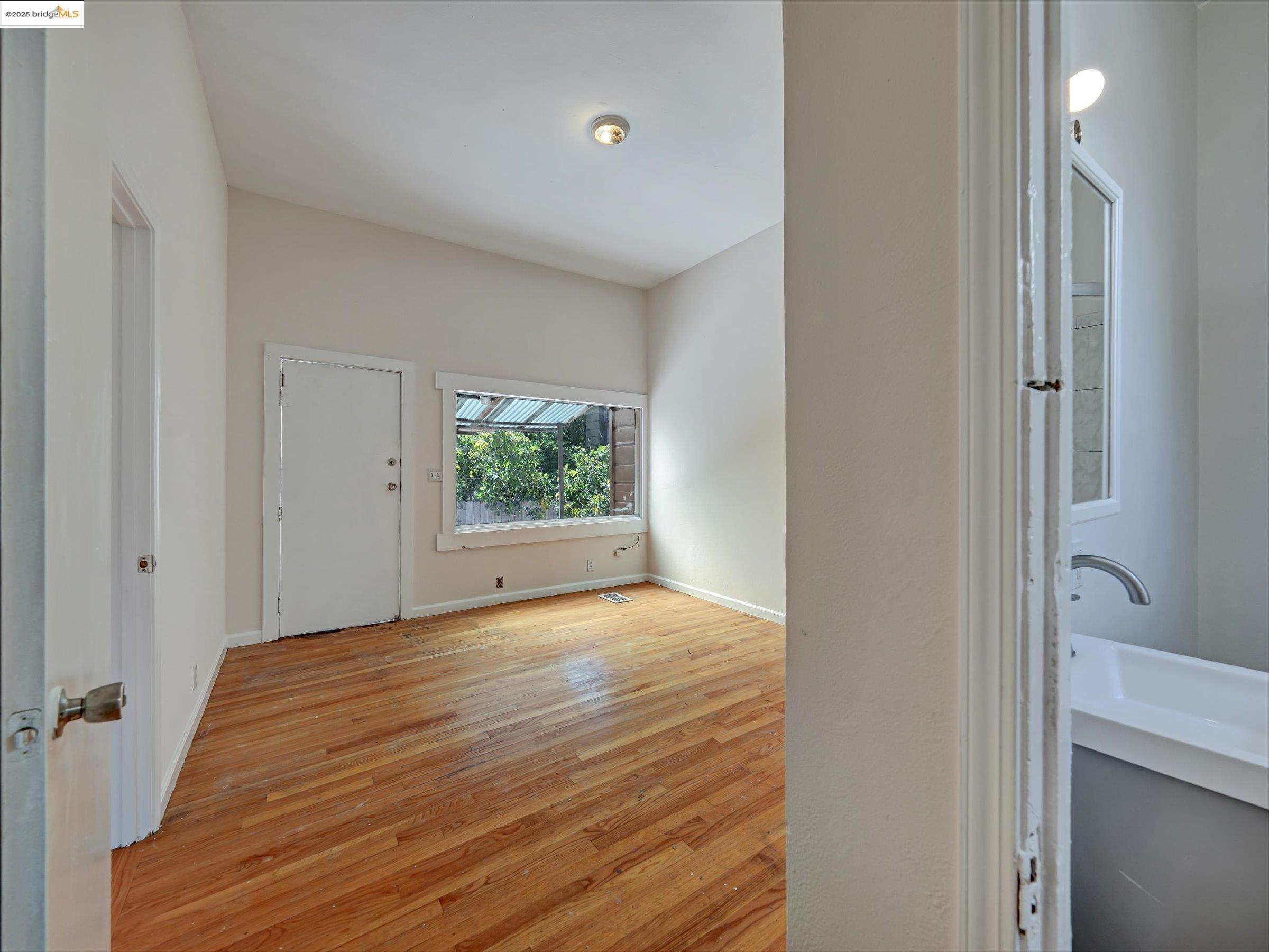 1102 Chester St