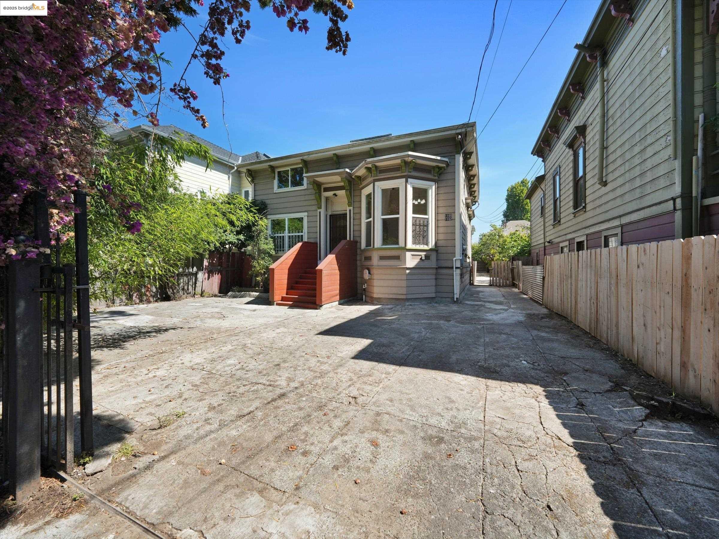 1102 Chester St