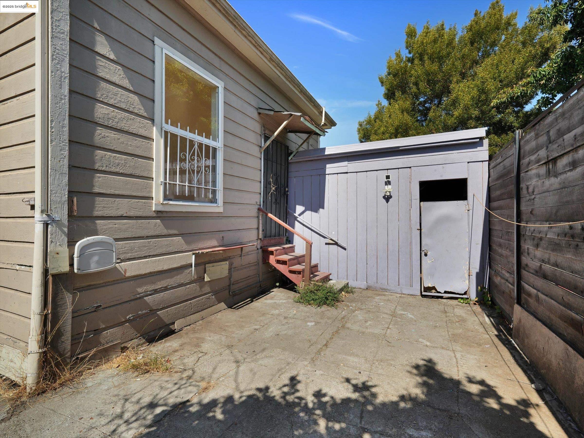 1102 Chester St