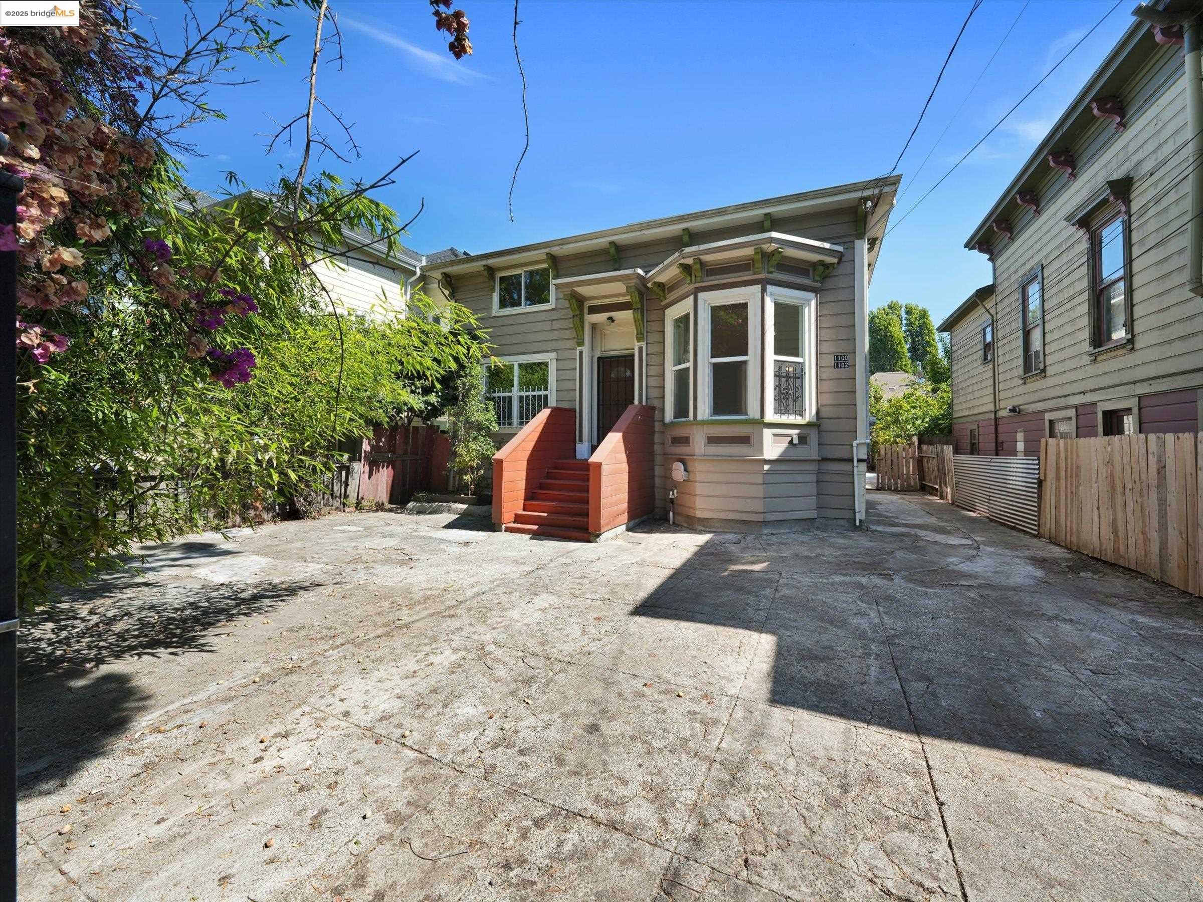 1102 Chester St