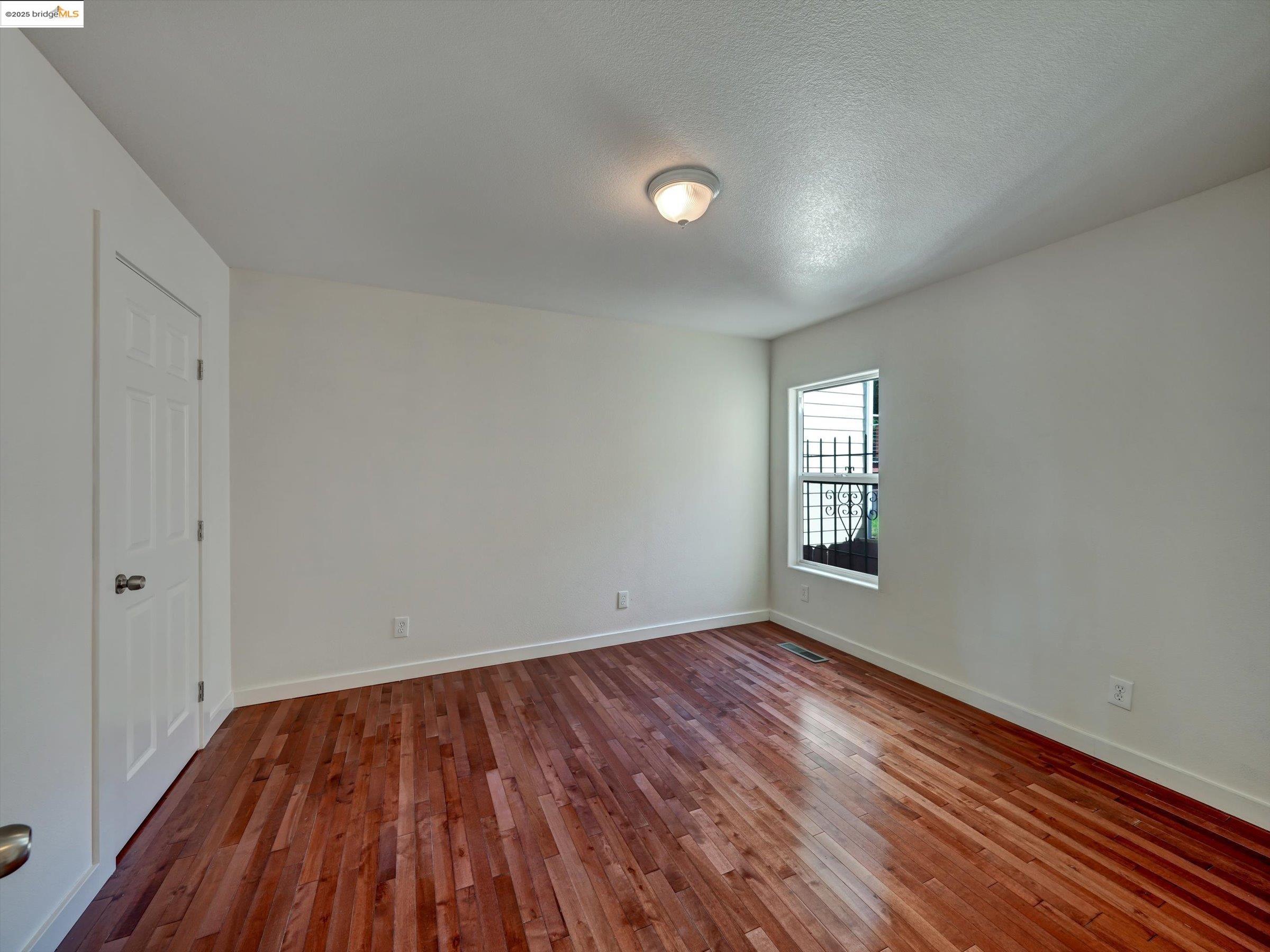 1102 Chester St