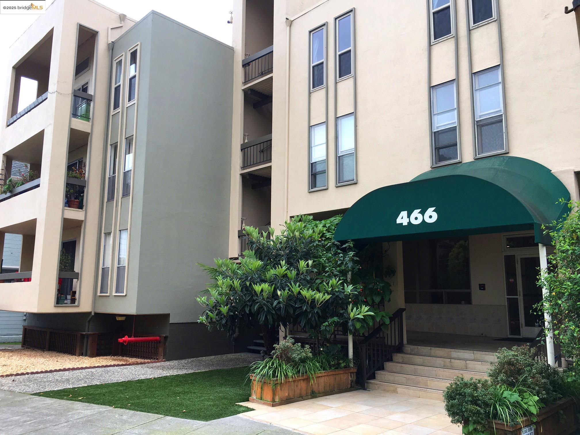 466 Crescent St # 102
