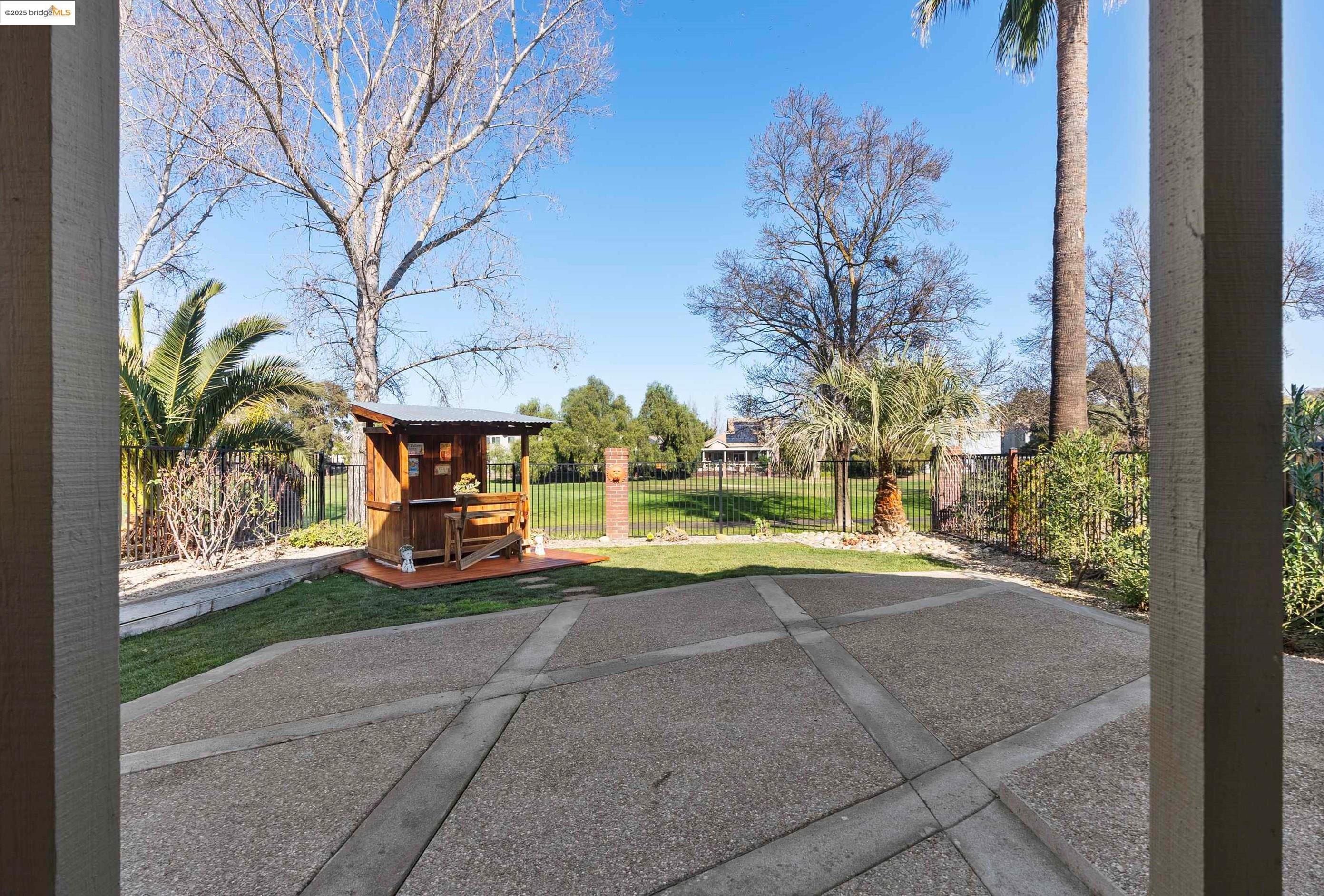 2555 Cherry Hills Dr