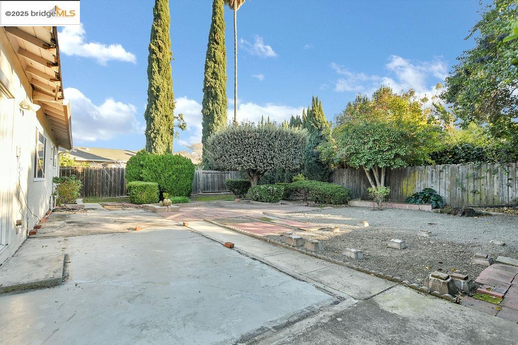 909 San Carlos Dr