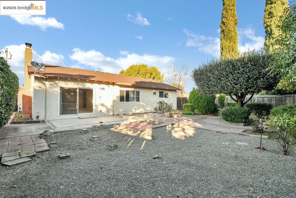 909 San Carlos Dr