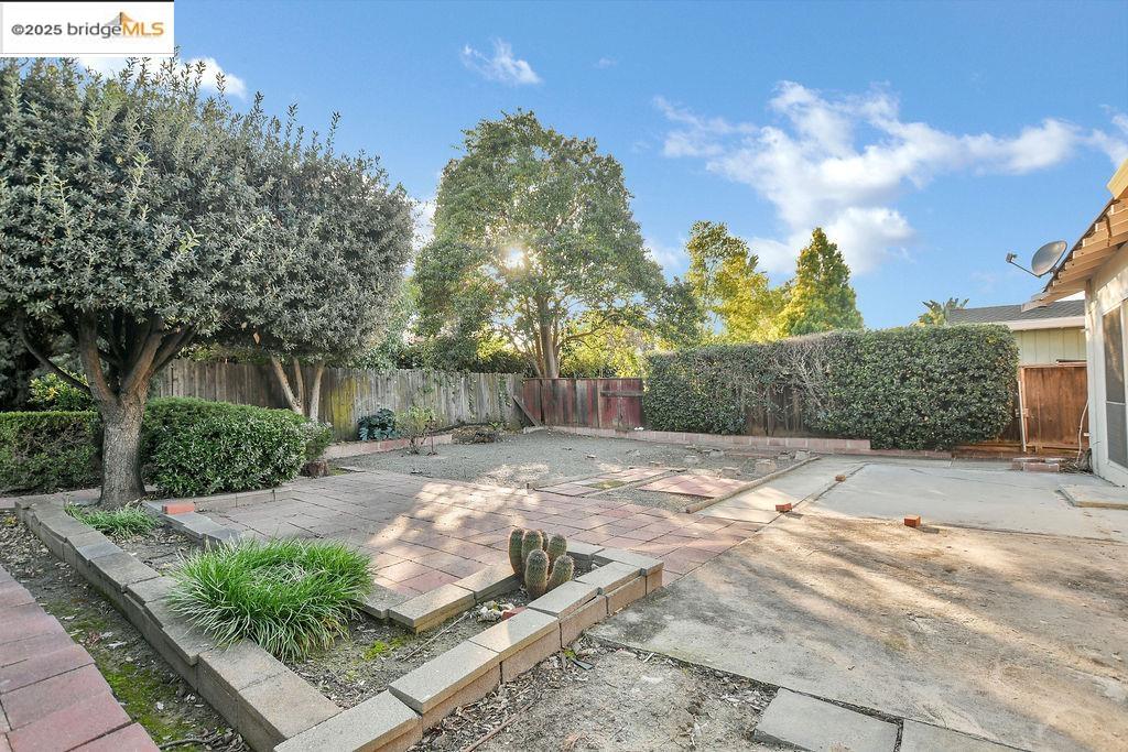 909 San Carlos Dr