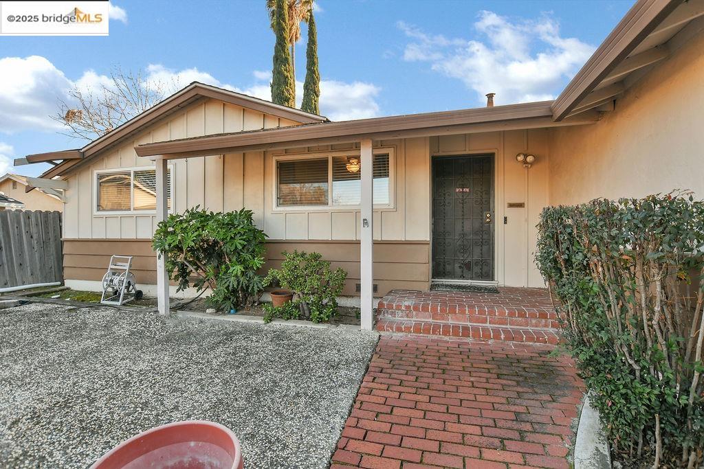 909 San Carlos Dr