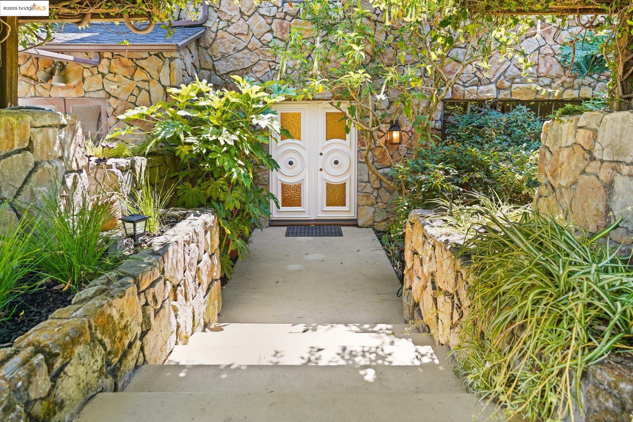 331 Saint James Dr