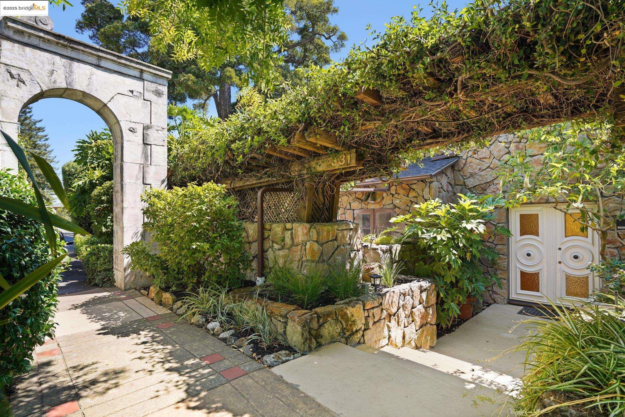 331 Saint James Dr
