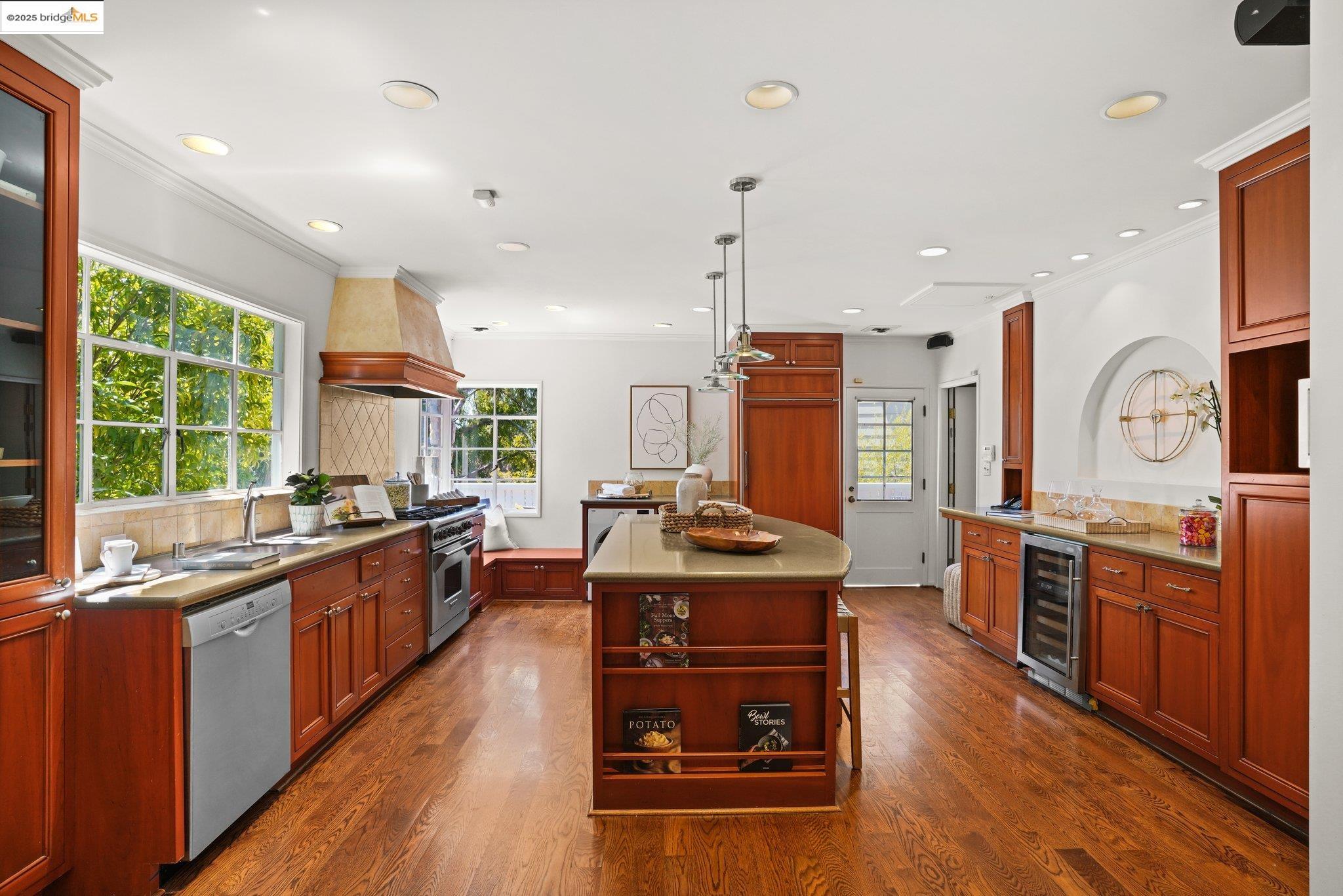 331 Saint James Dr