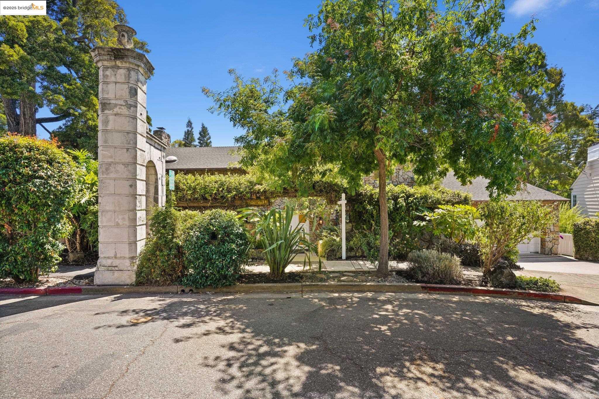 331 Saint James Dr