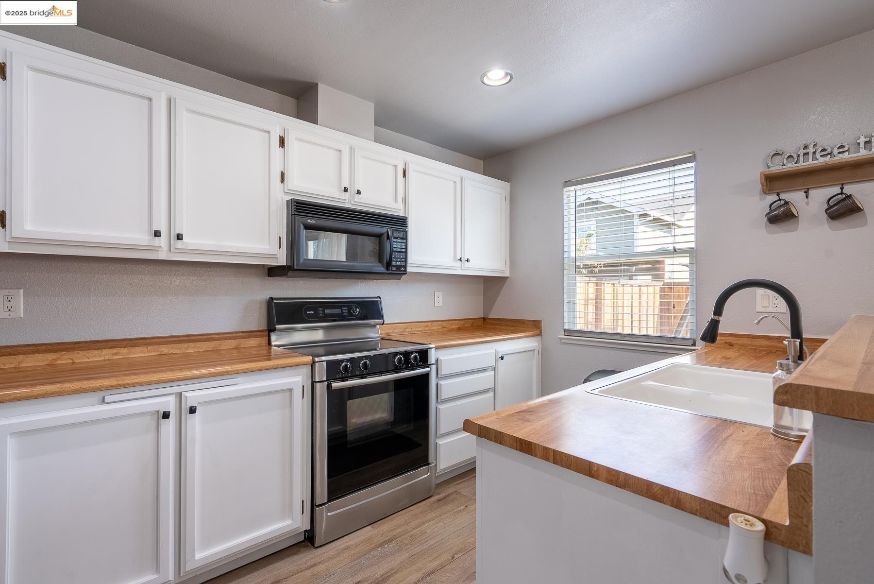 446 Almondtree Cir