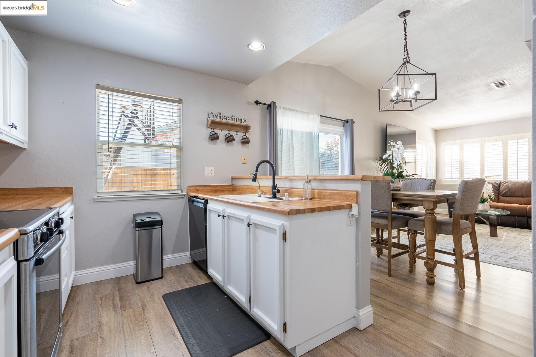 446 Almondtree Cir