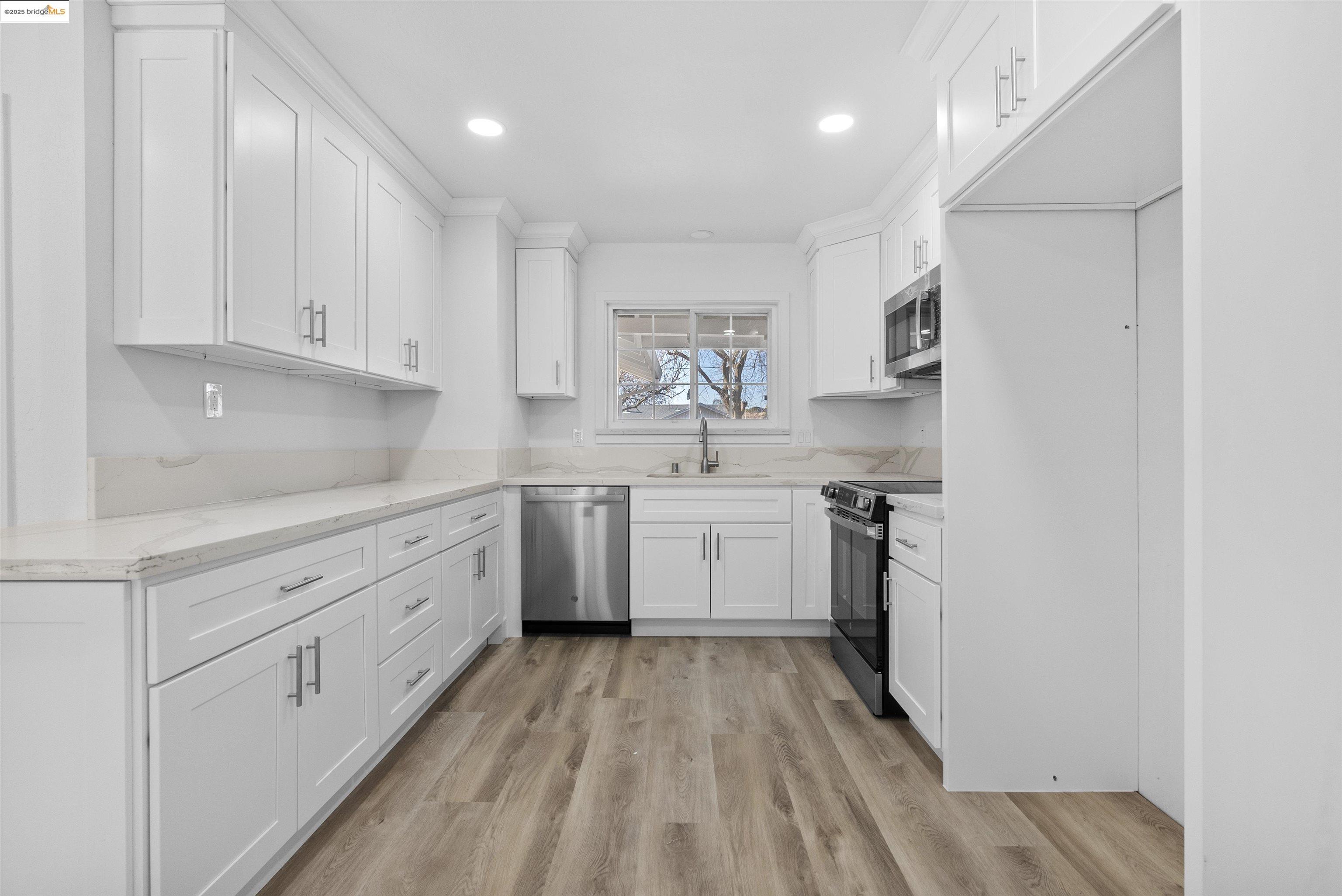 252 Pippo Ave