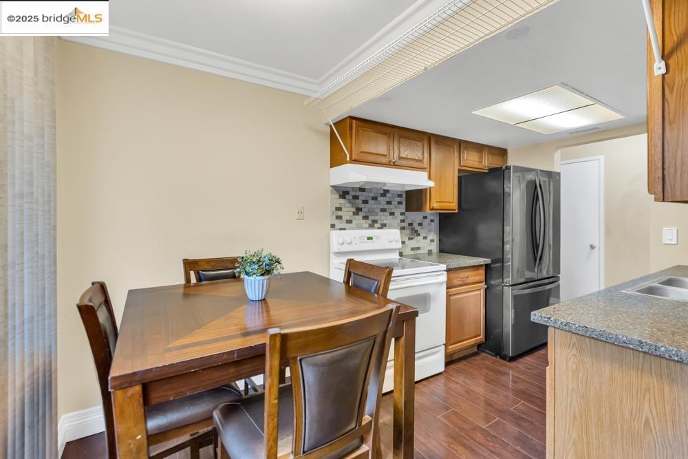 8216 Center Pkwy # 27