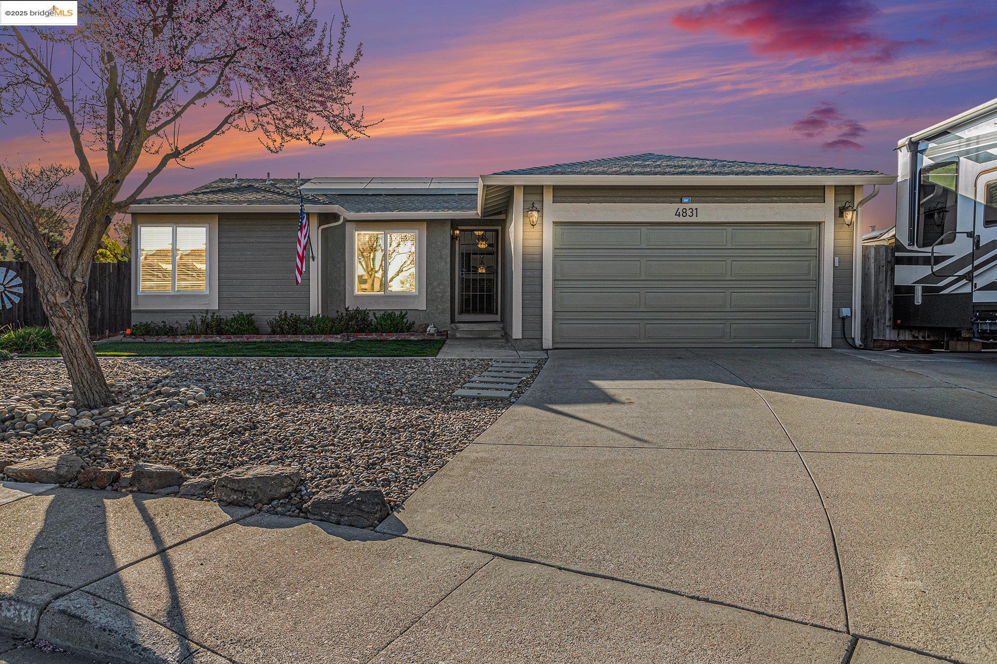 4831 Fuschia Way