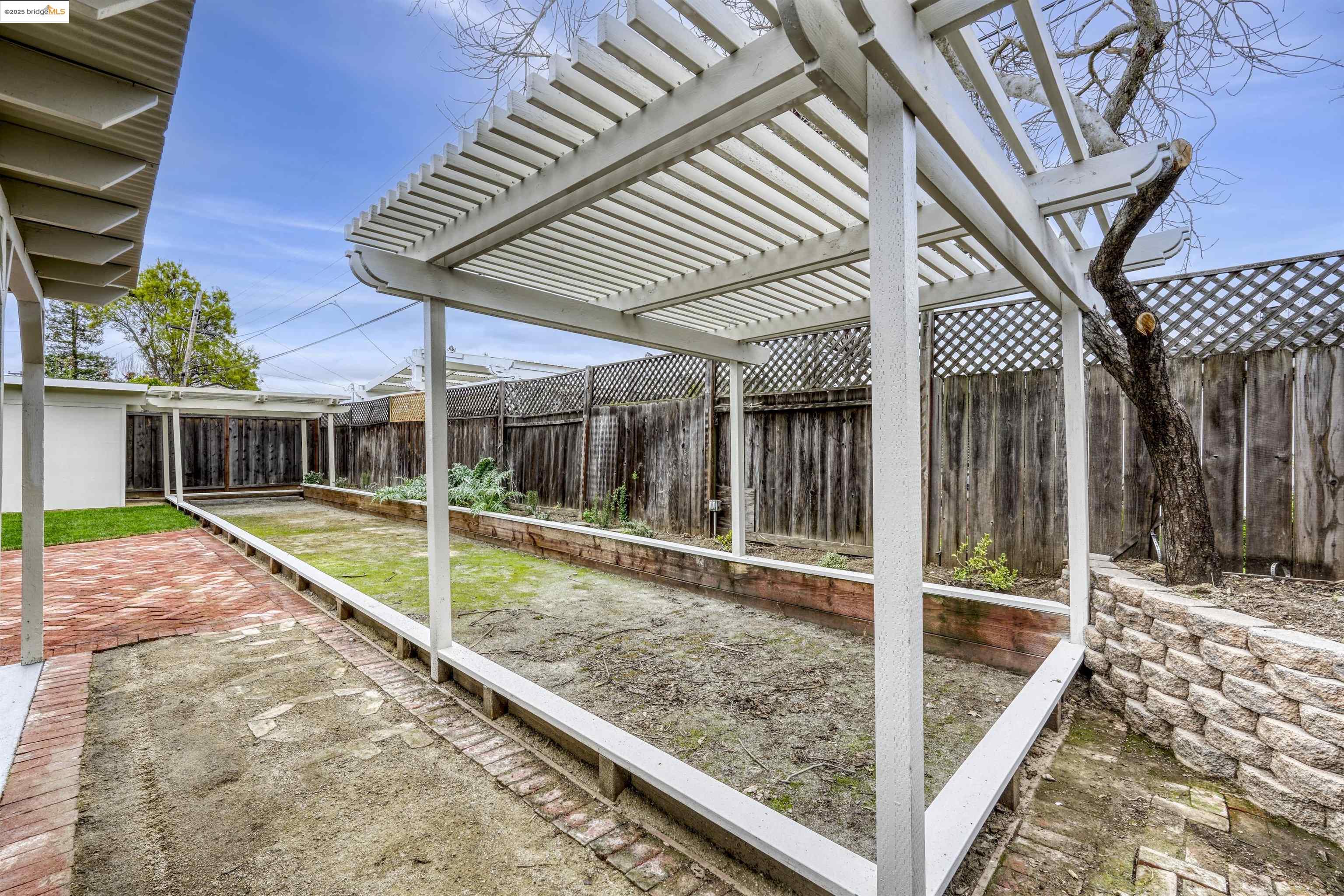 3878 Arbuckle Dr