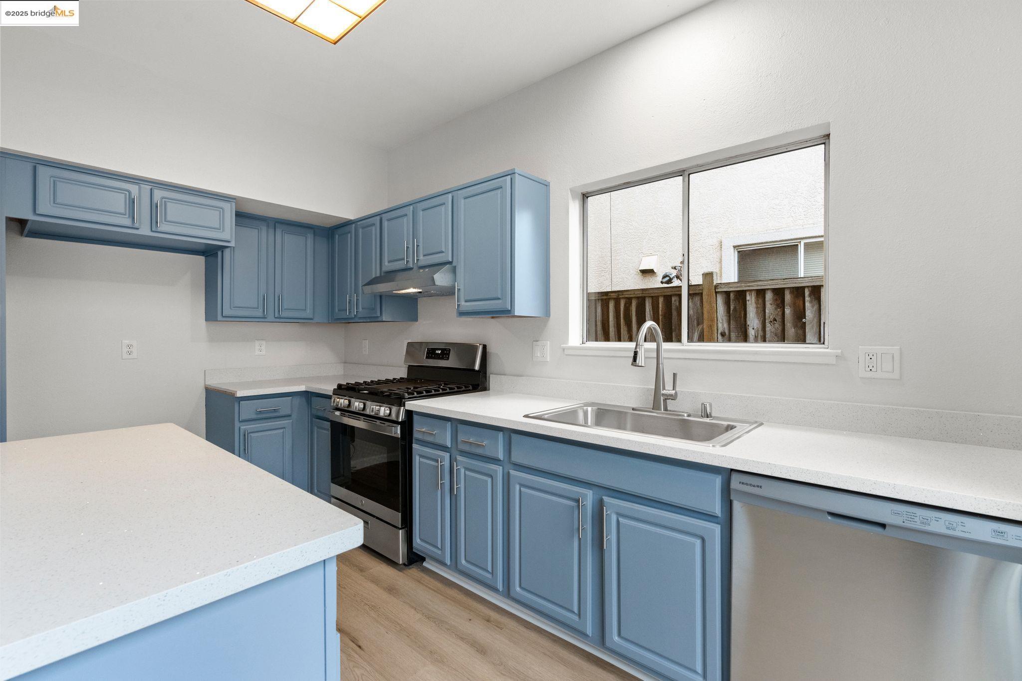 958 Village Cir
