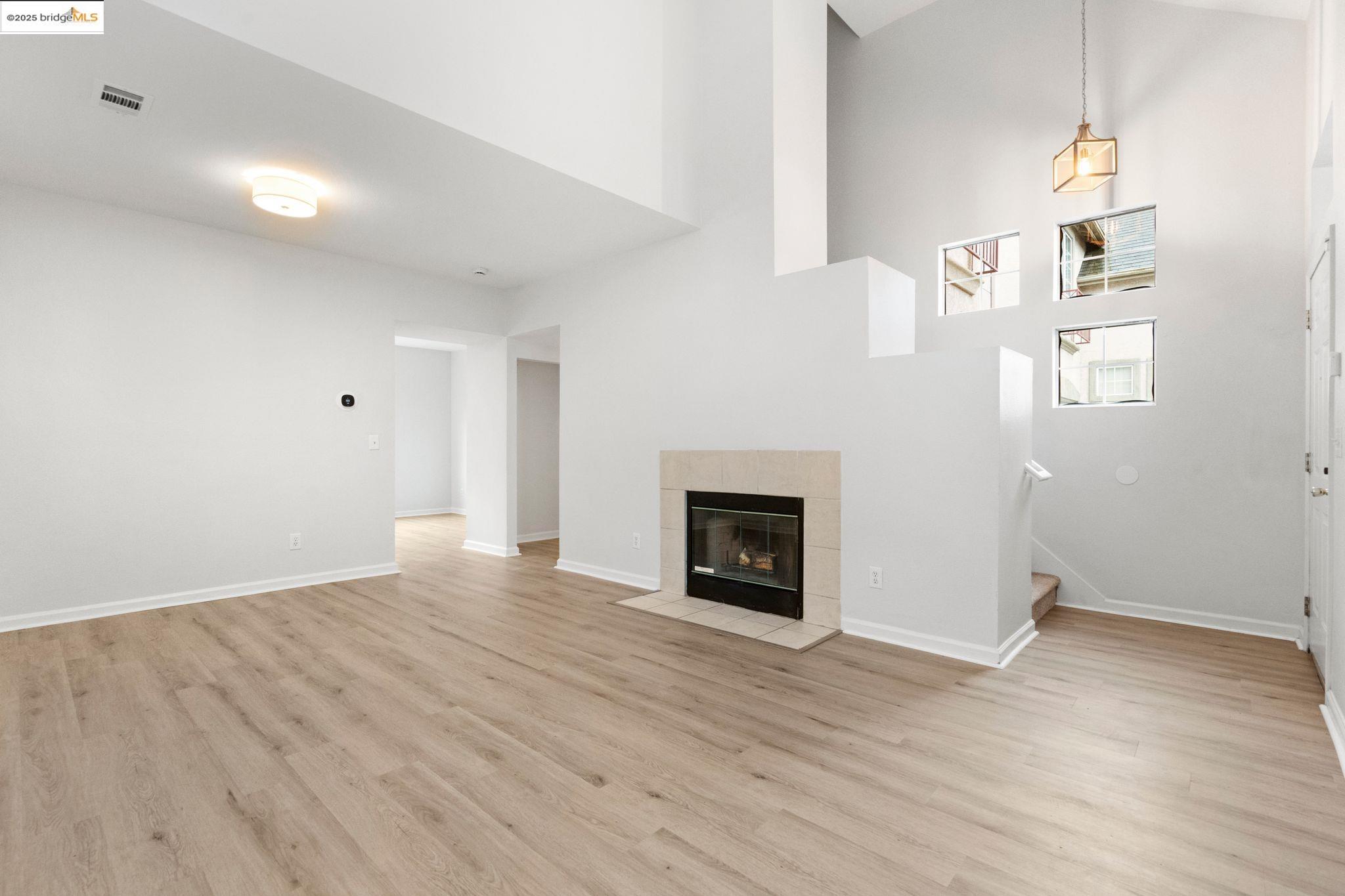 958 Village Cir