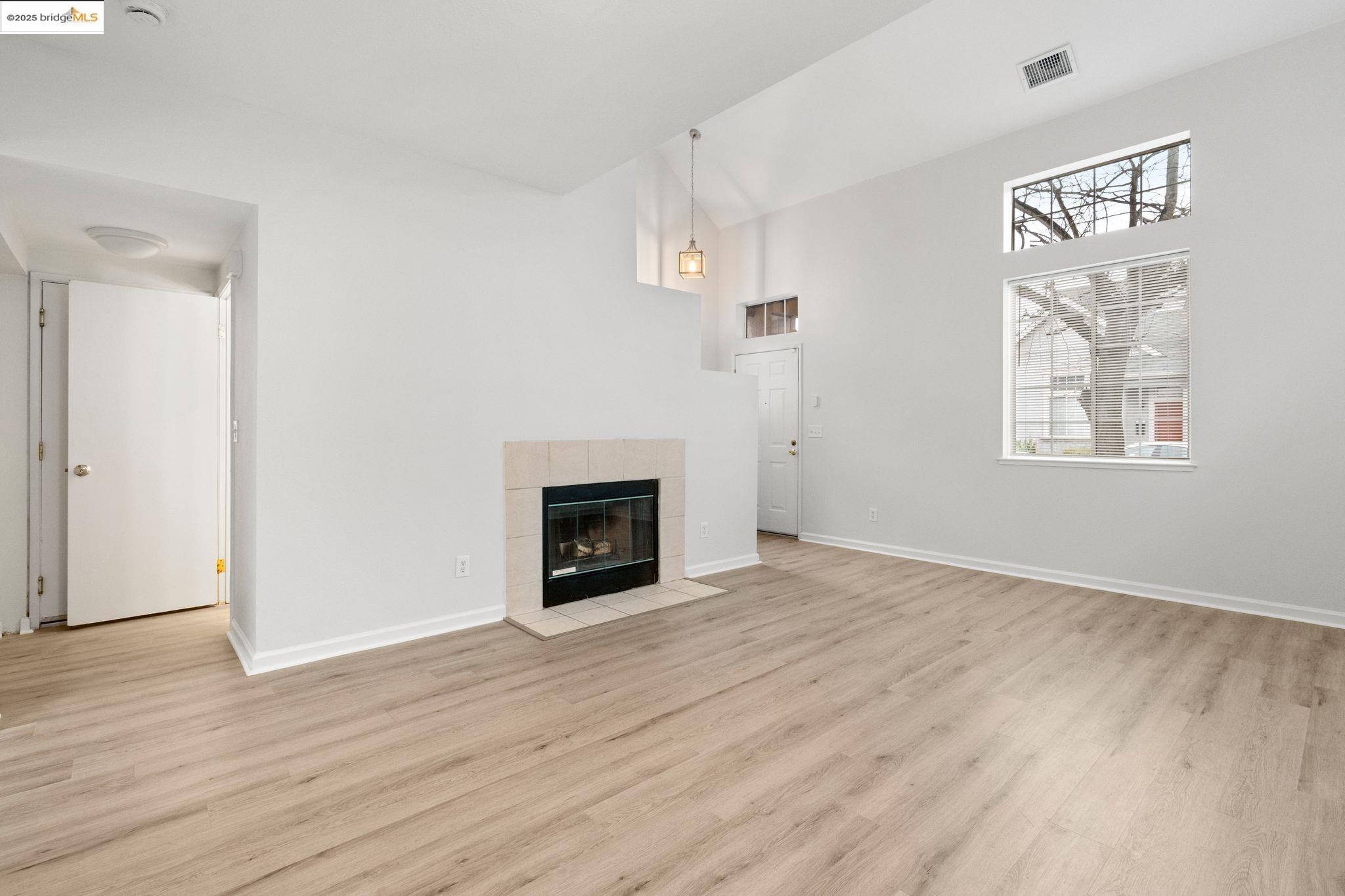 958 Village Cir