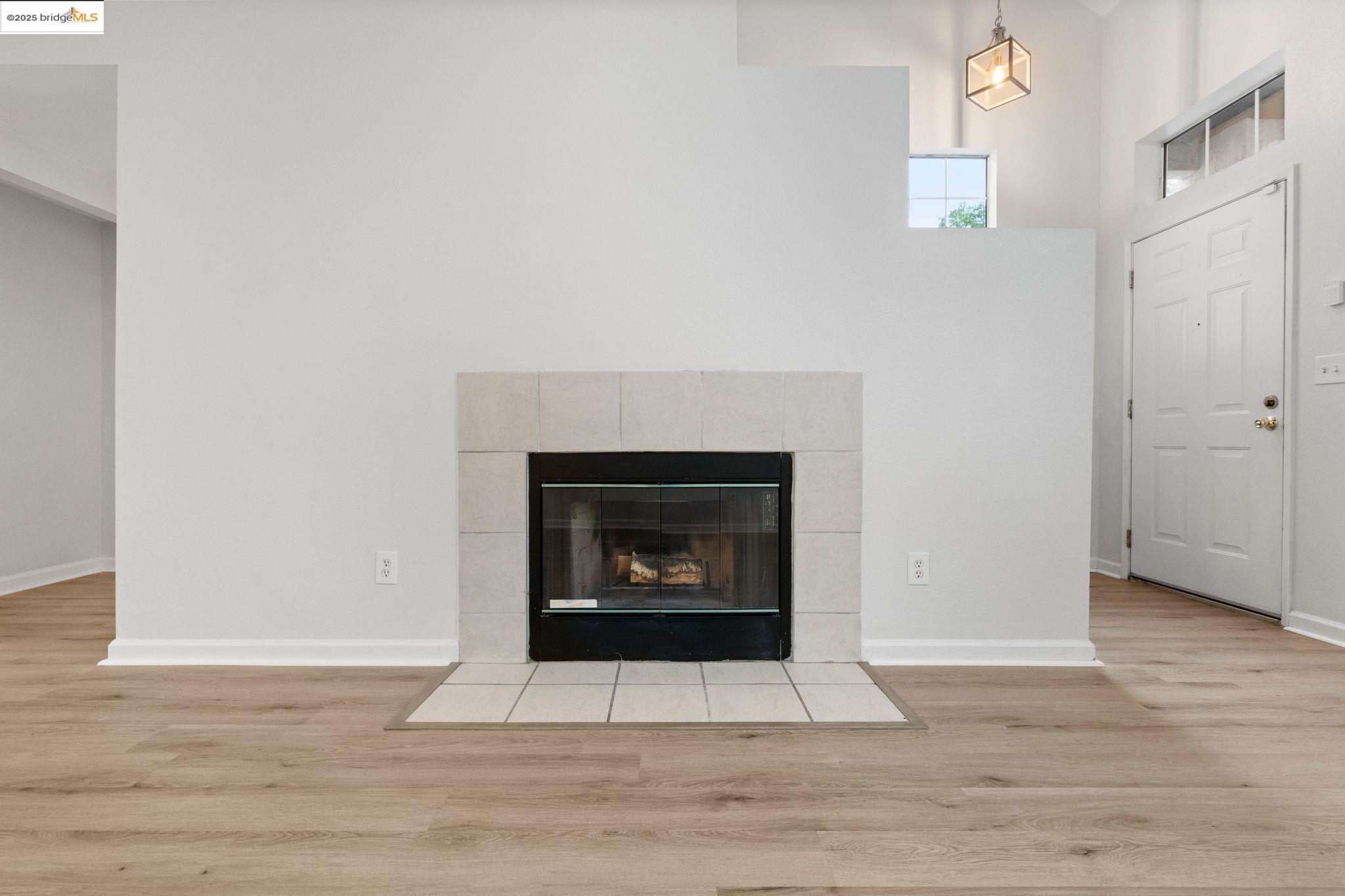 958 Village Cir