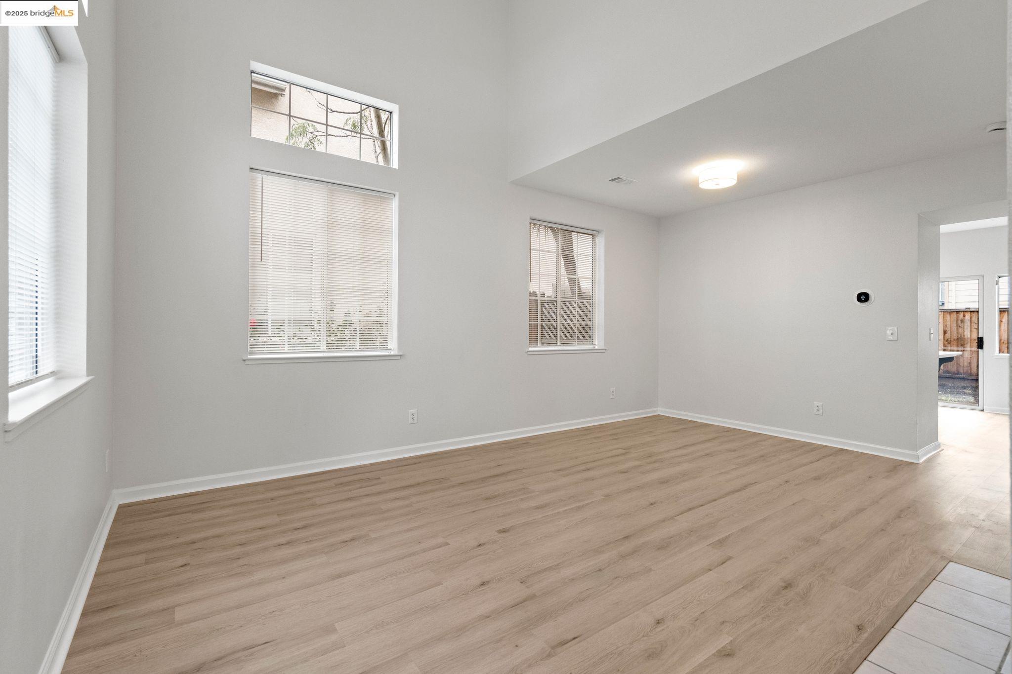 958 Village Cir
