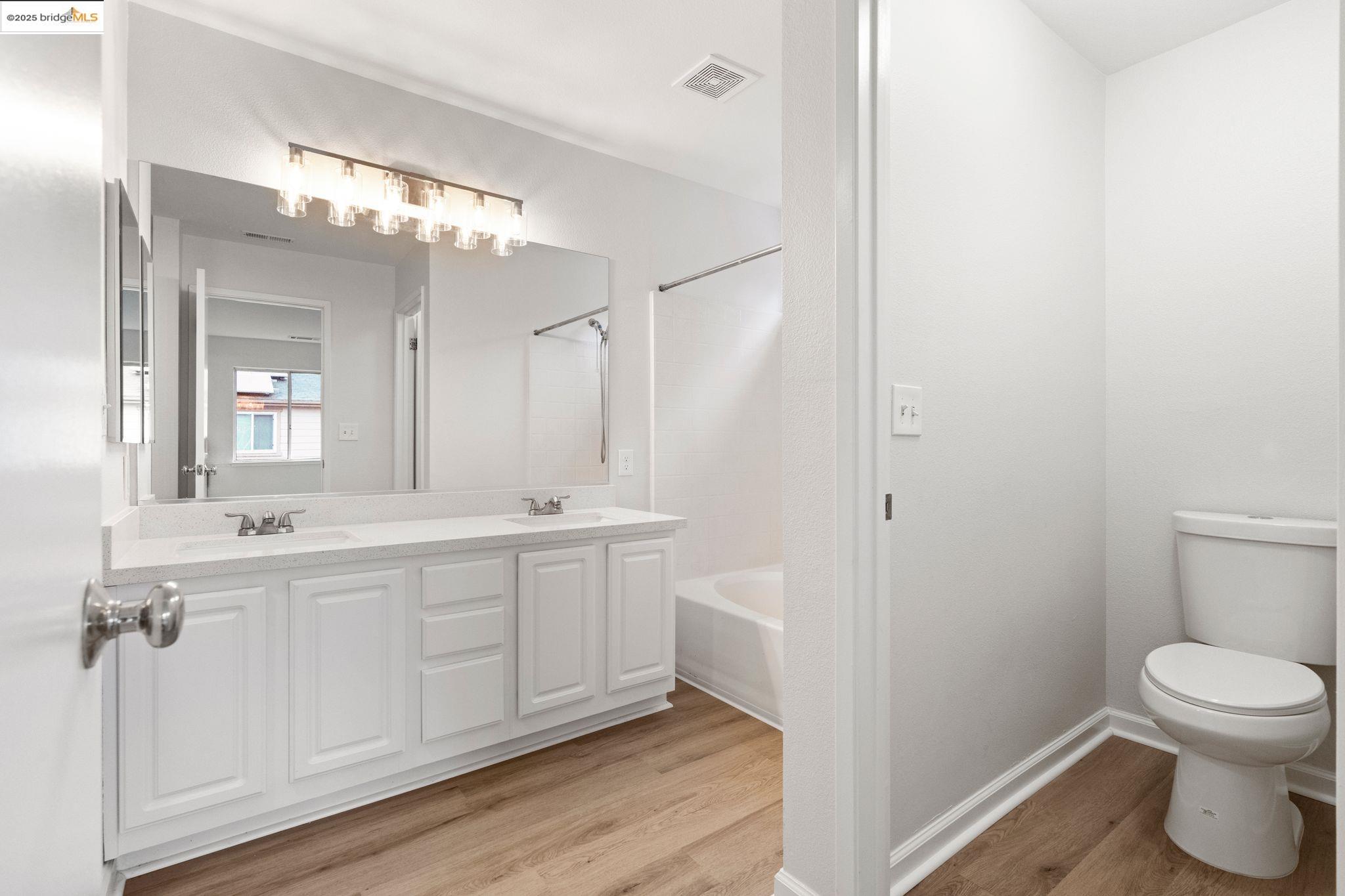 958 Village Cir