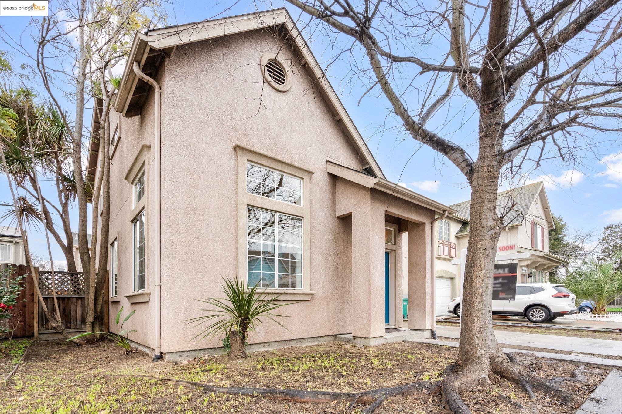958 Village Cir
