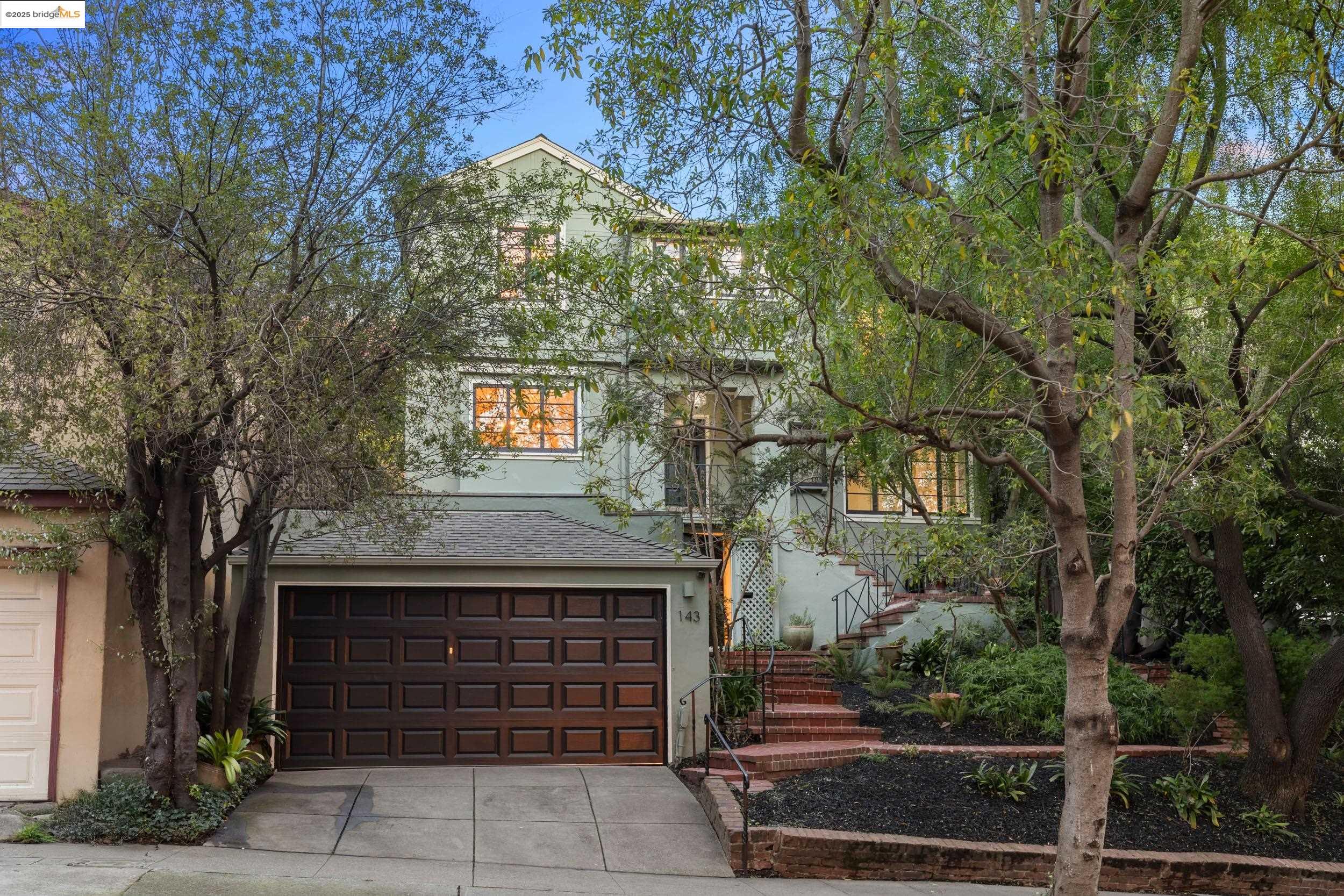 143 Arlington Ave