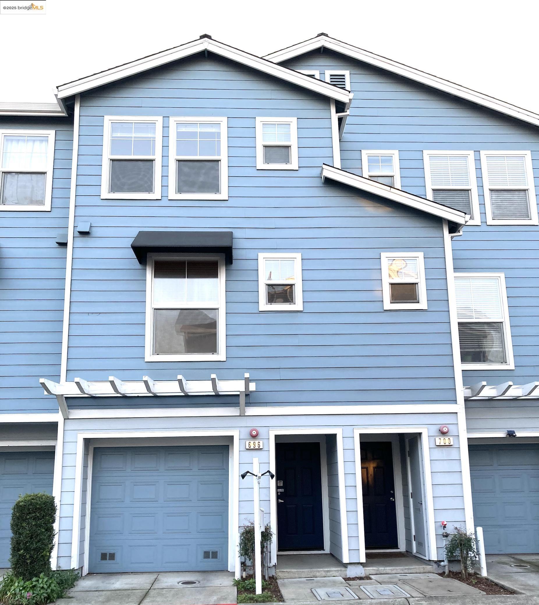 696 Grand Terrace