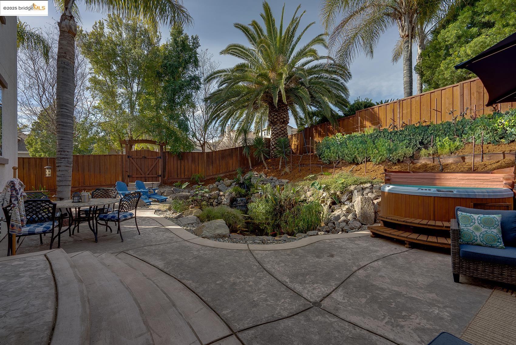 567 Thornhill Ln