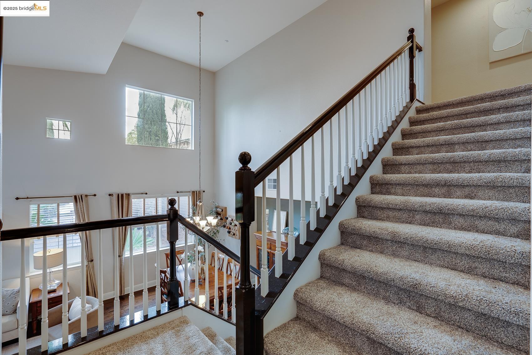 567 Thornhill Ln
