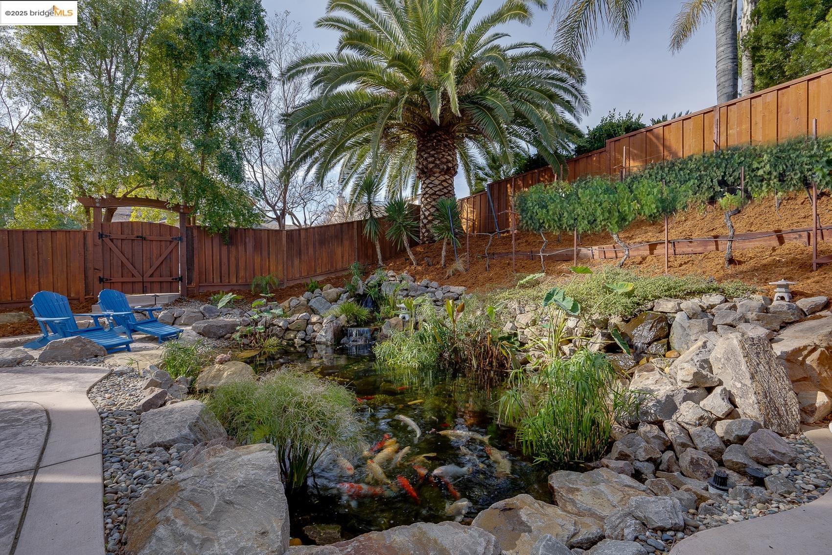 567 Thornhill Ln
