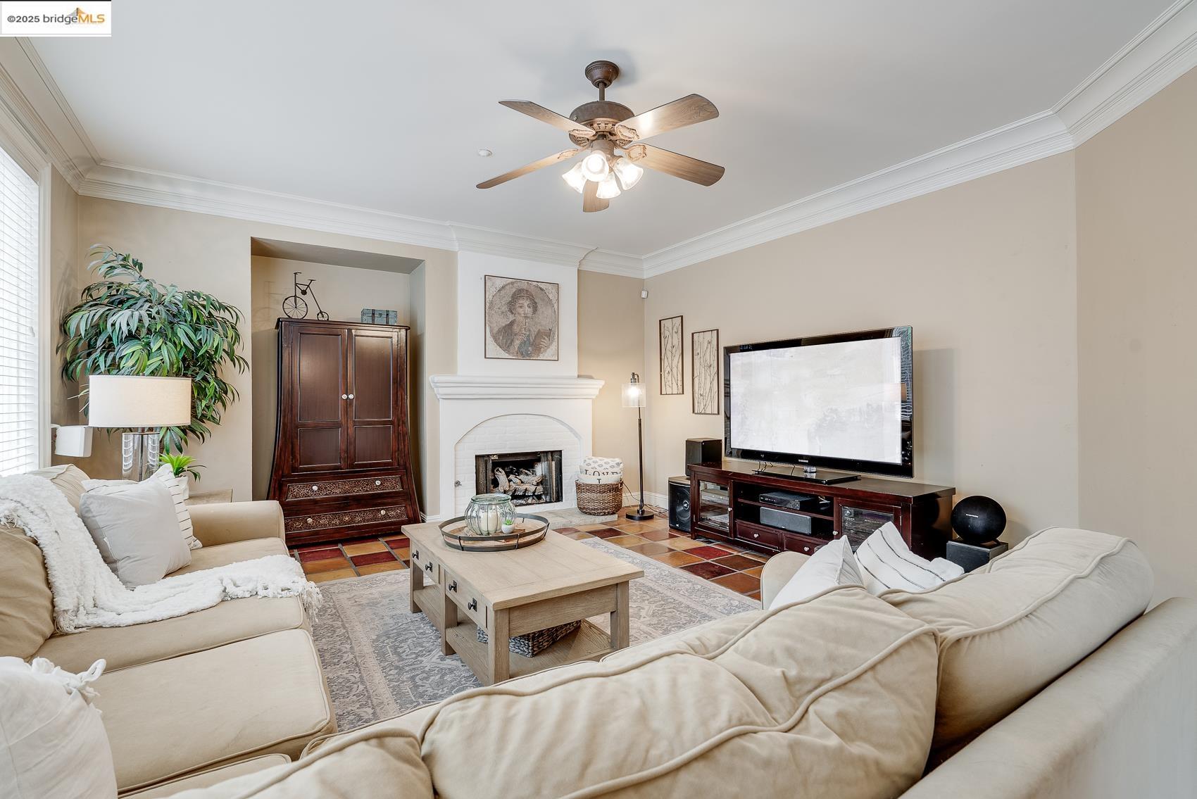 567 Thornhill Ln
