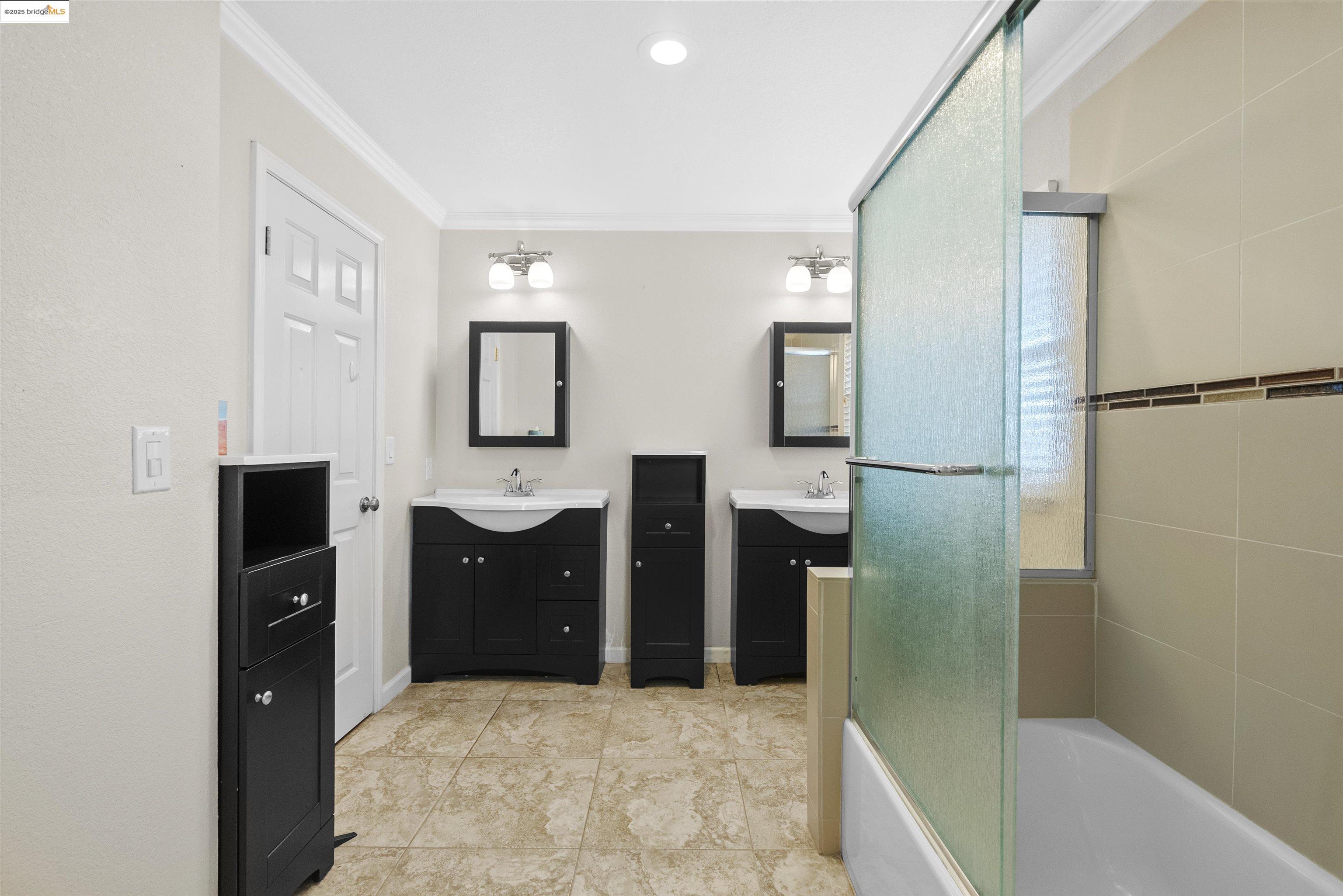 2215 Colonial Ct