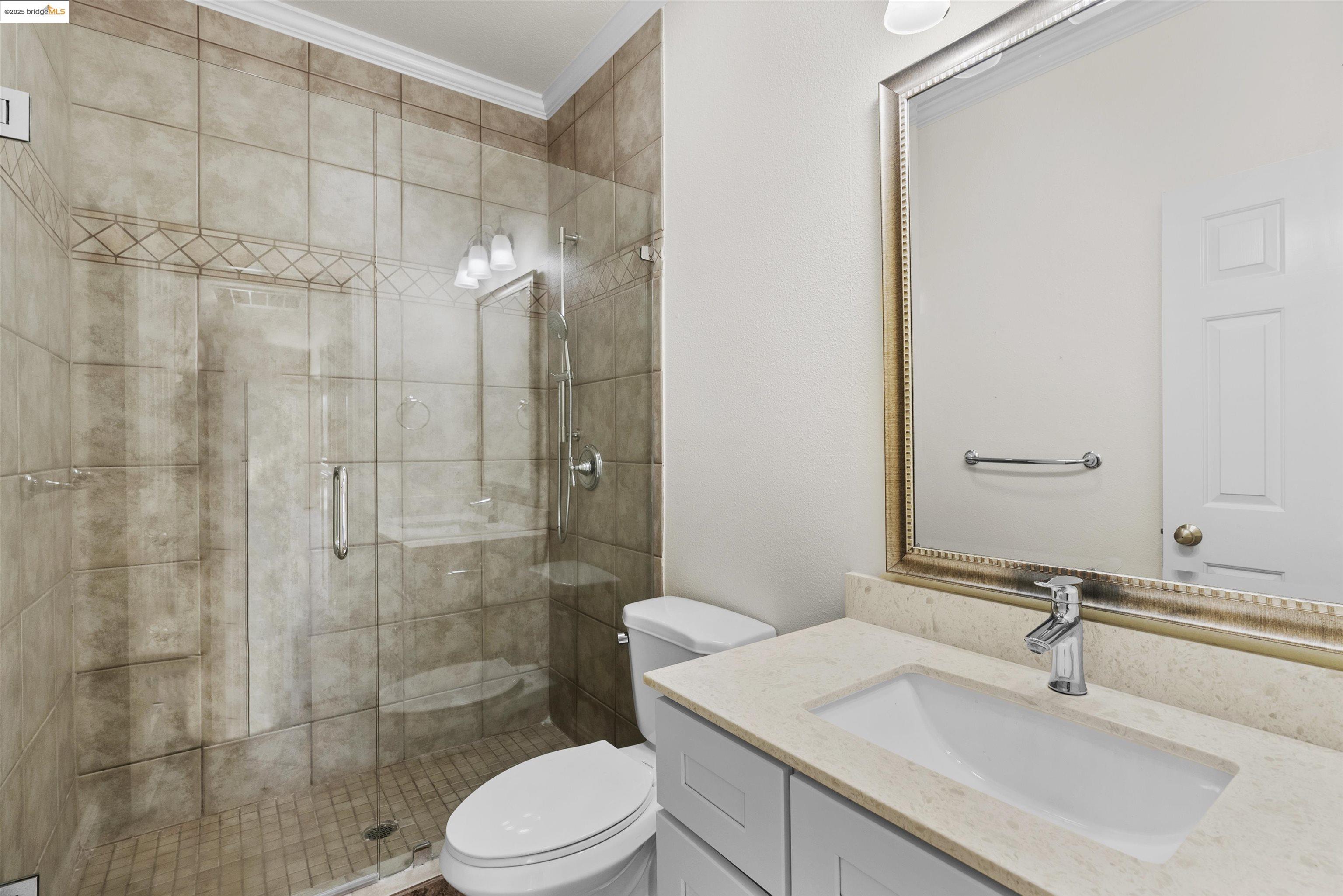 2215 Colonial Ct