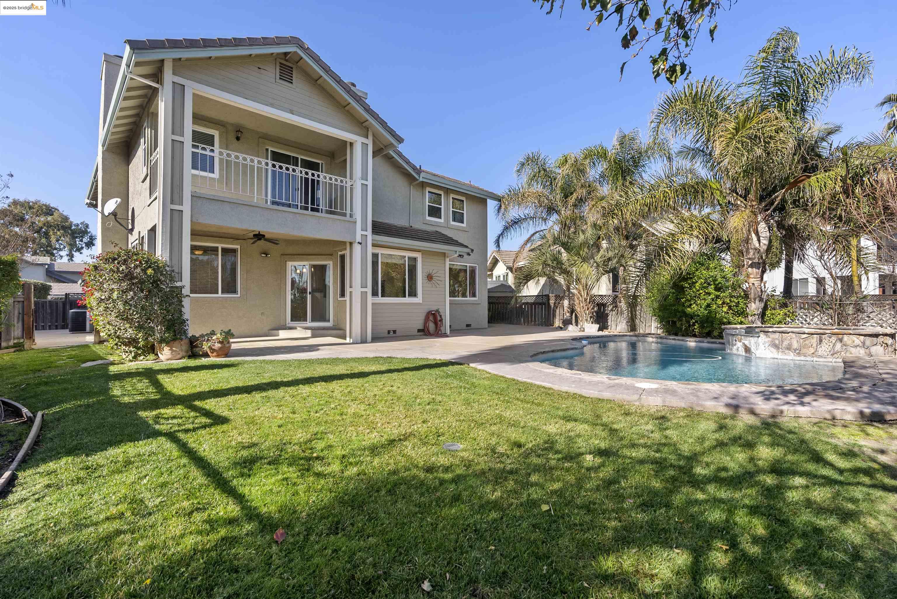 2215 Colonial Ct