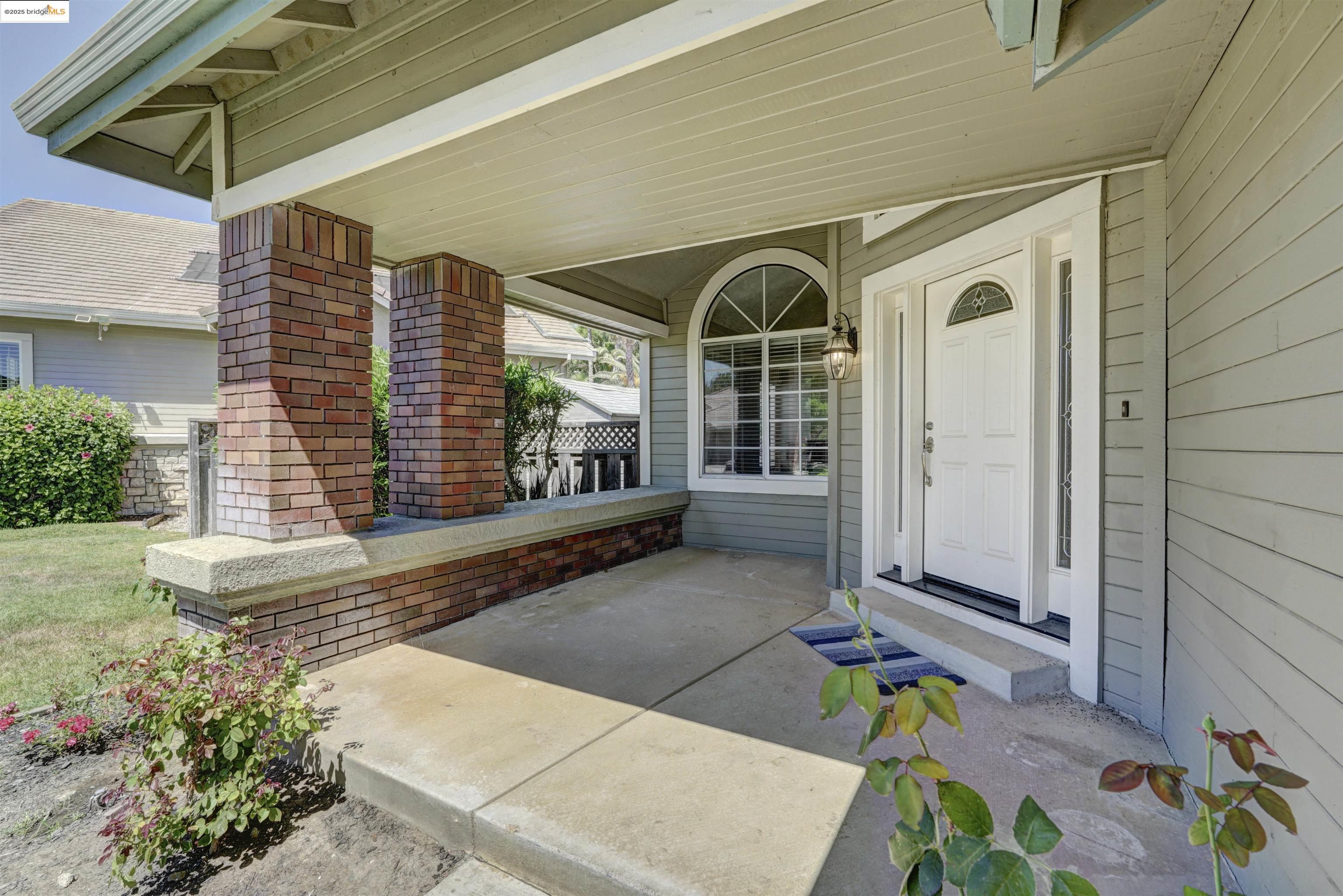 2215 Colonial Ct