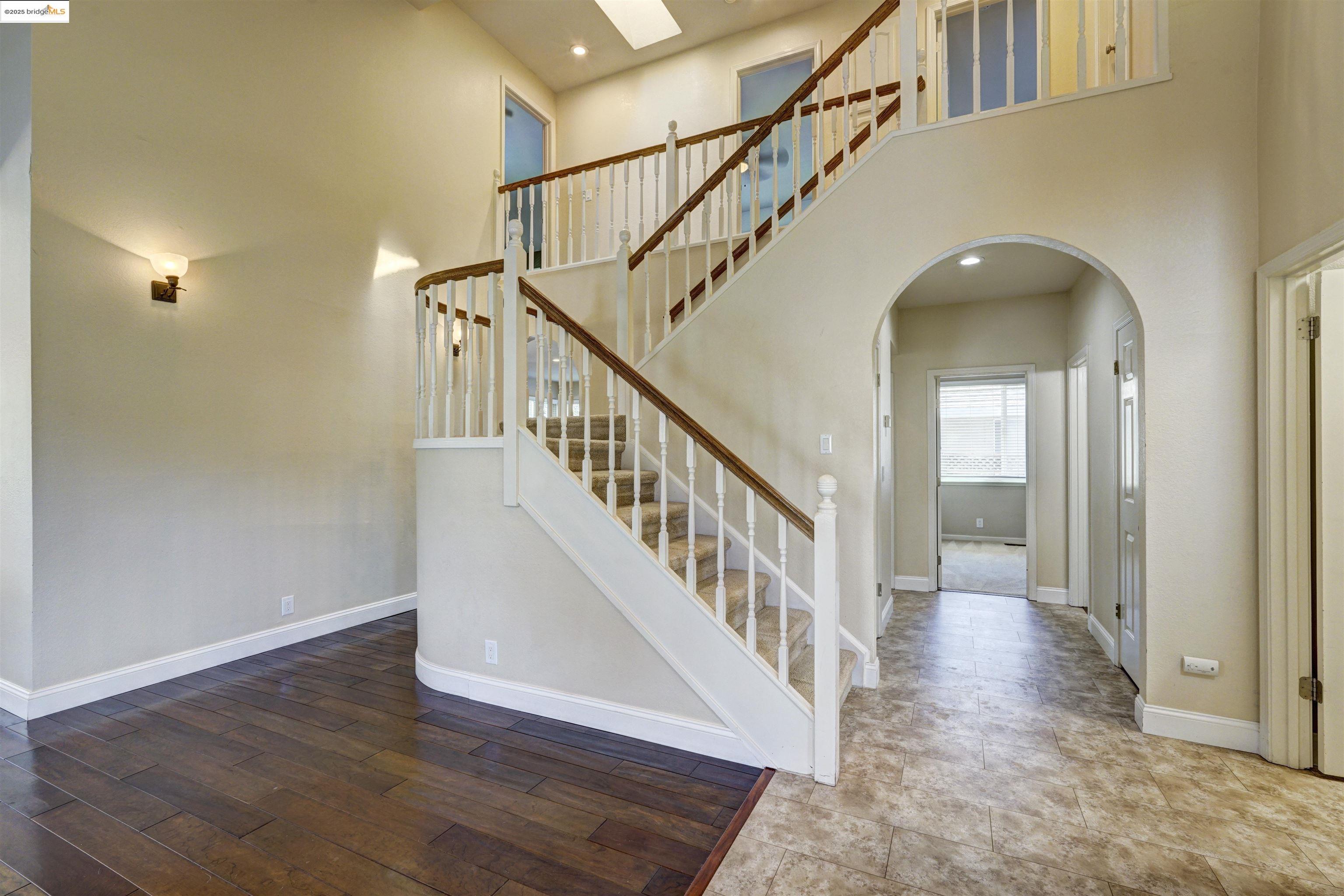 2215 Colonial Ct