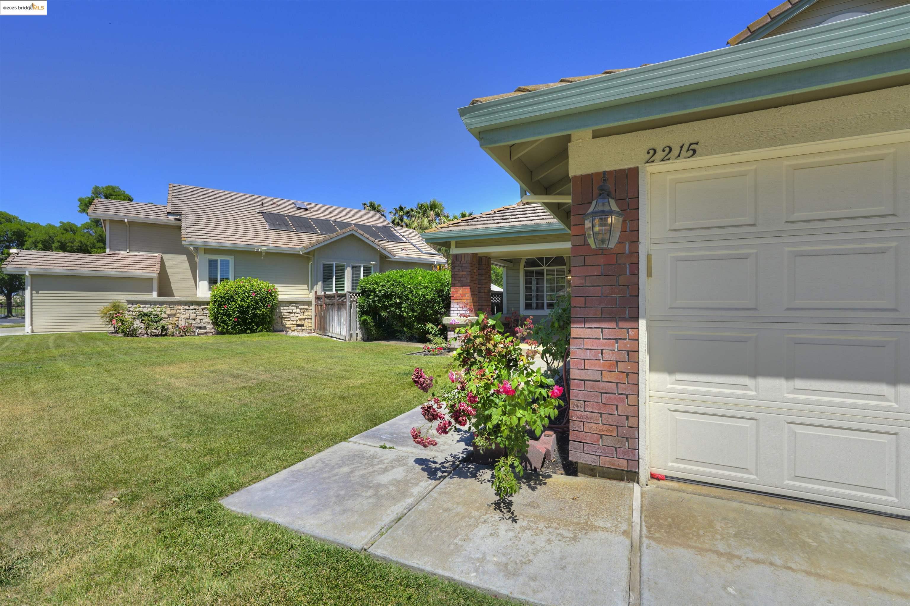 2215 Colonial Ct