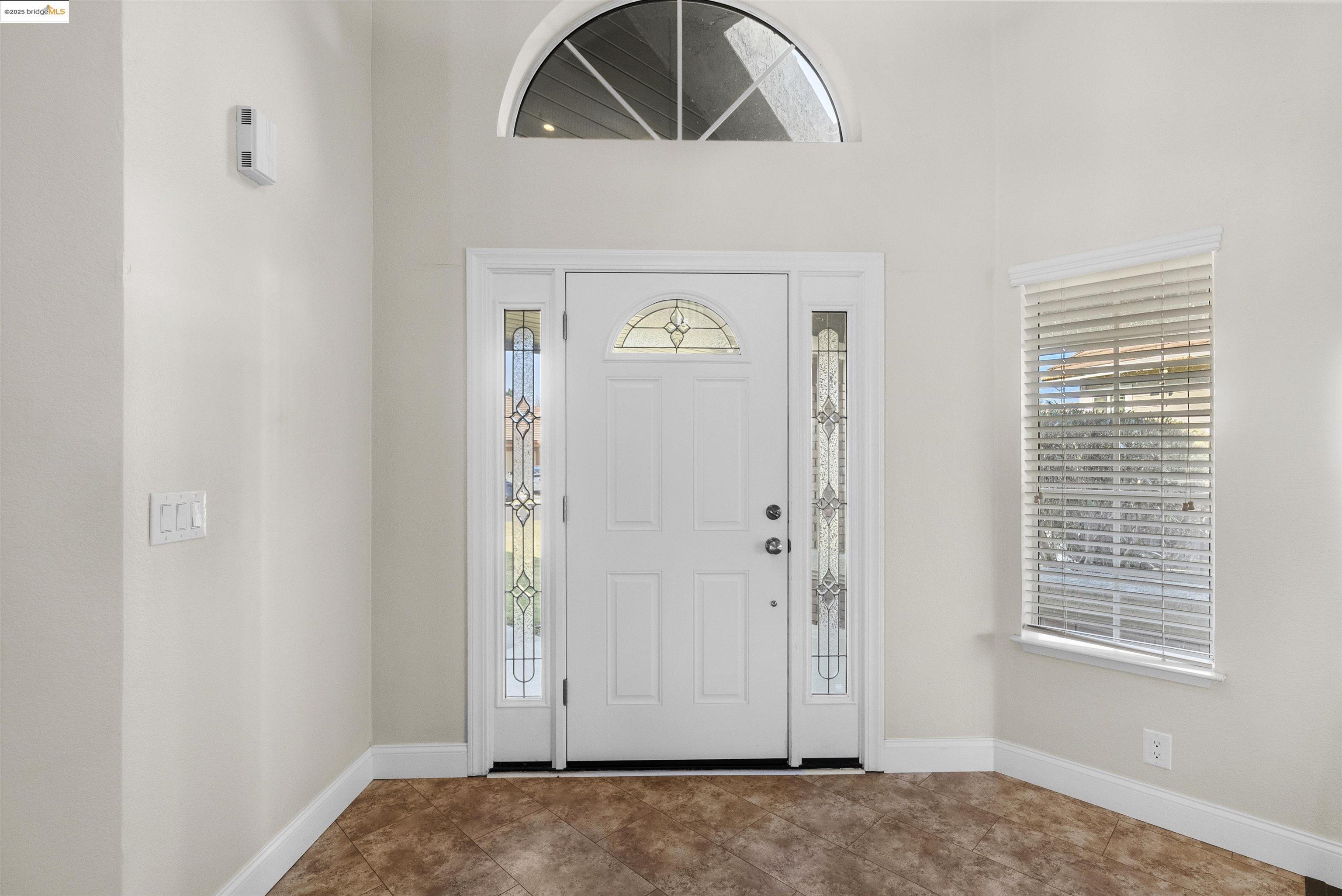 2215 Colonial Ct