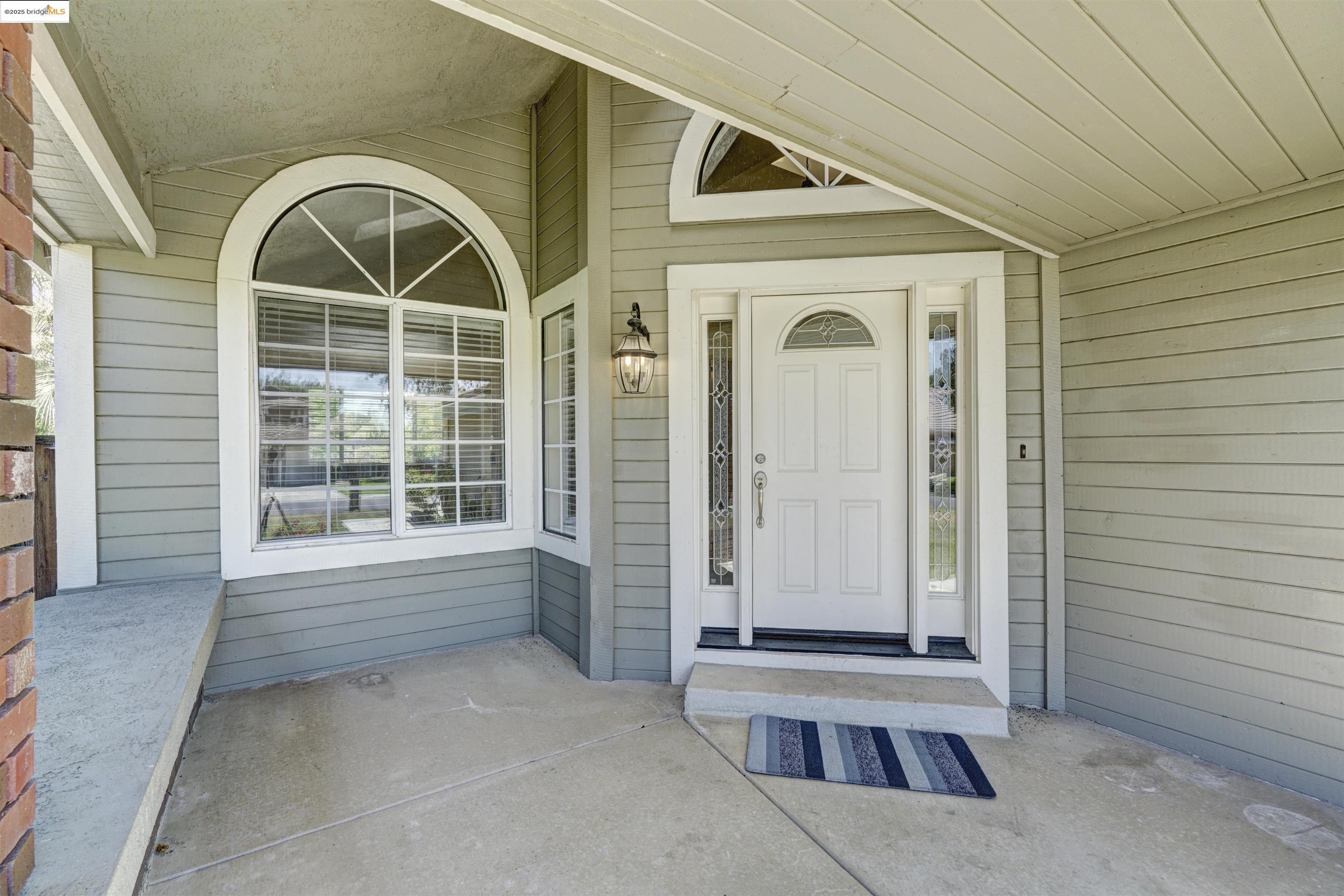 2215 Colonial Ct