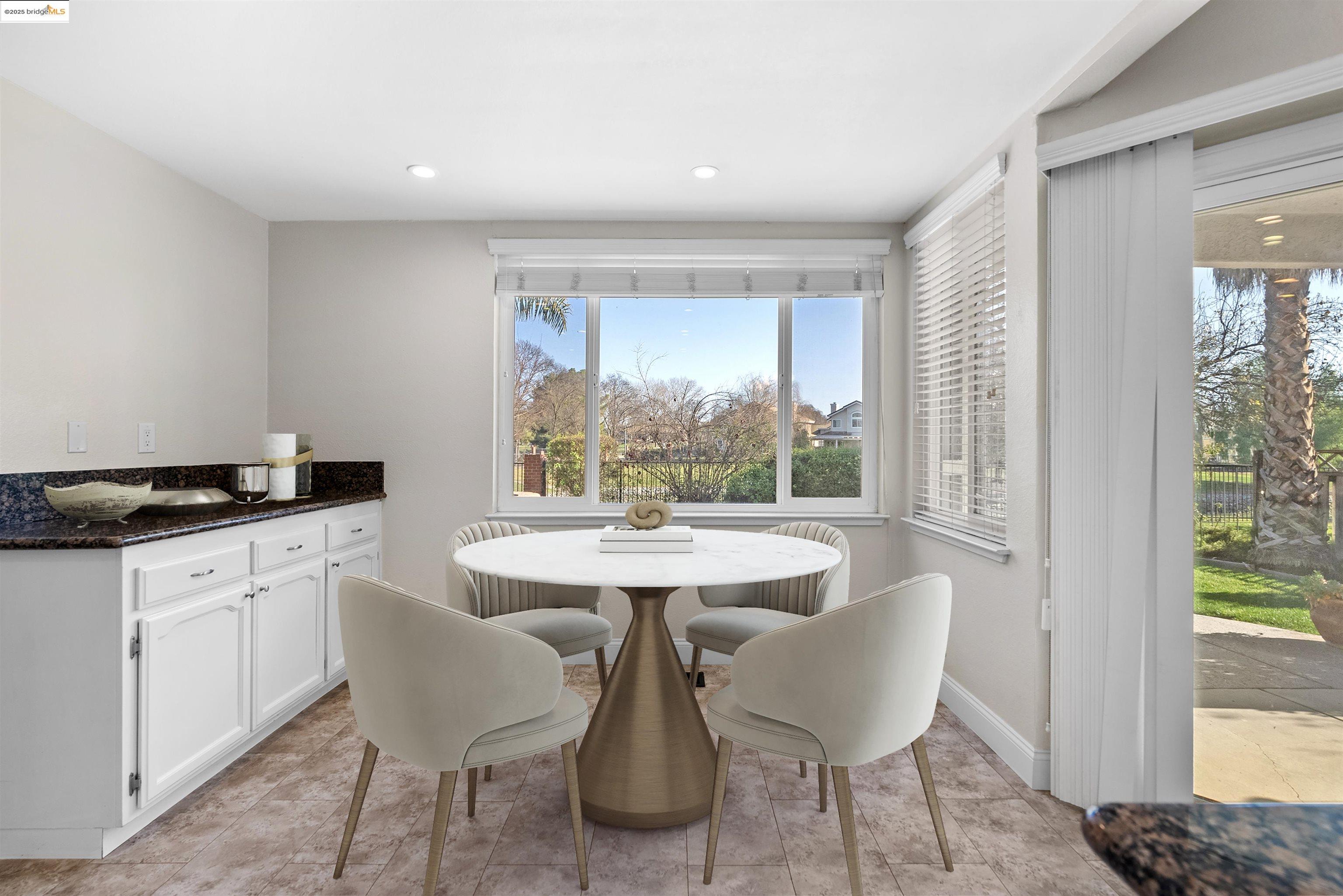2215 Colonial Ct