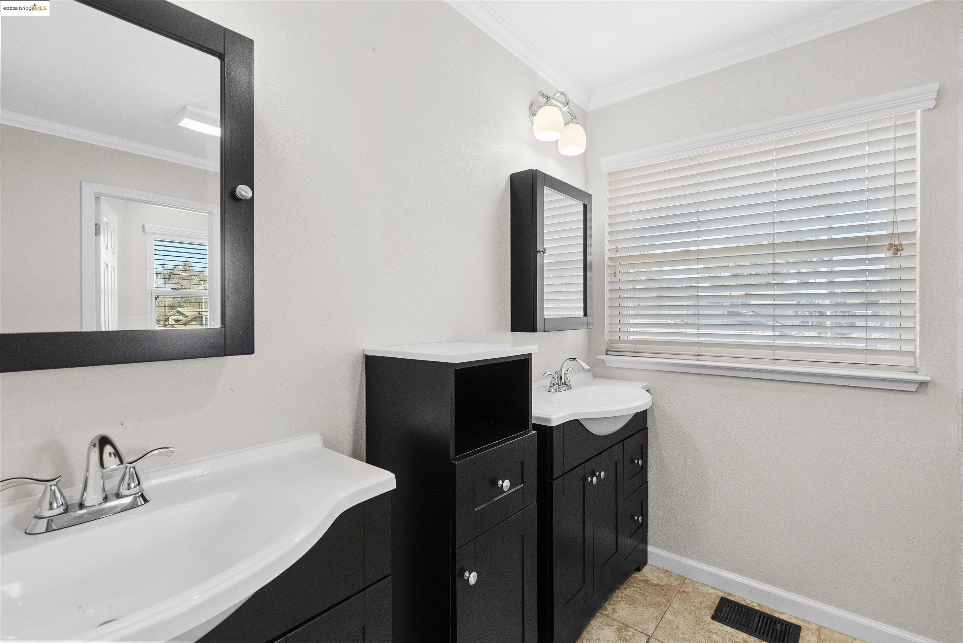 2215 Colonial Ct